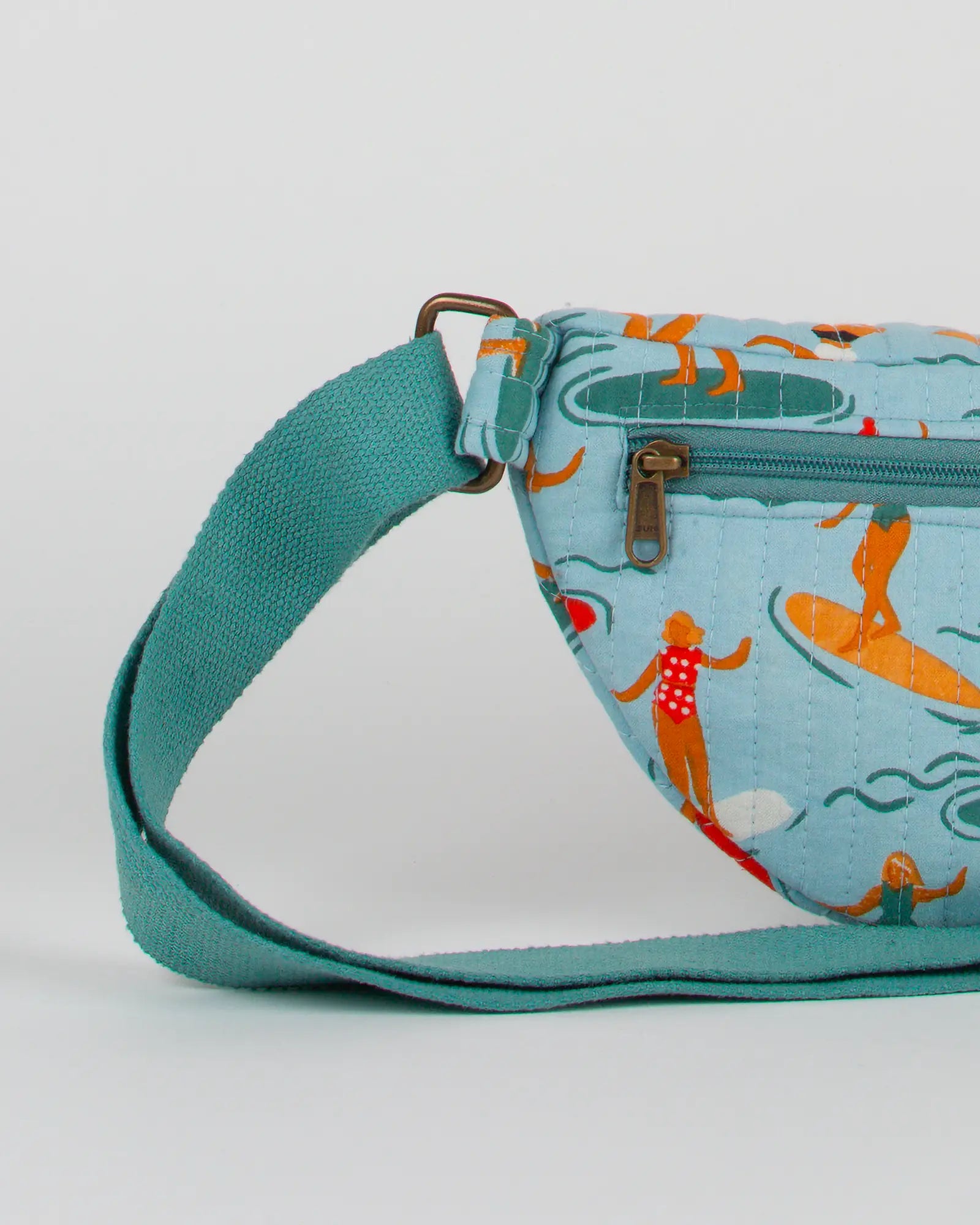 Sac banane matelassé Bokabas, imprimé Surf bleu, zoom sur la matière