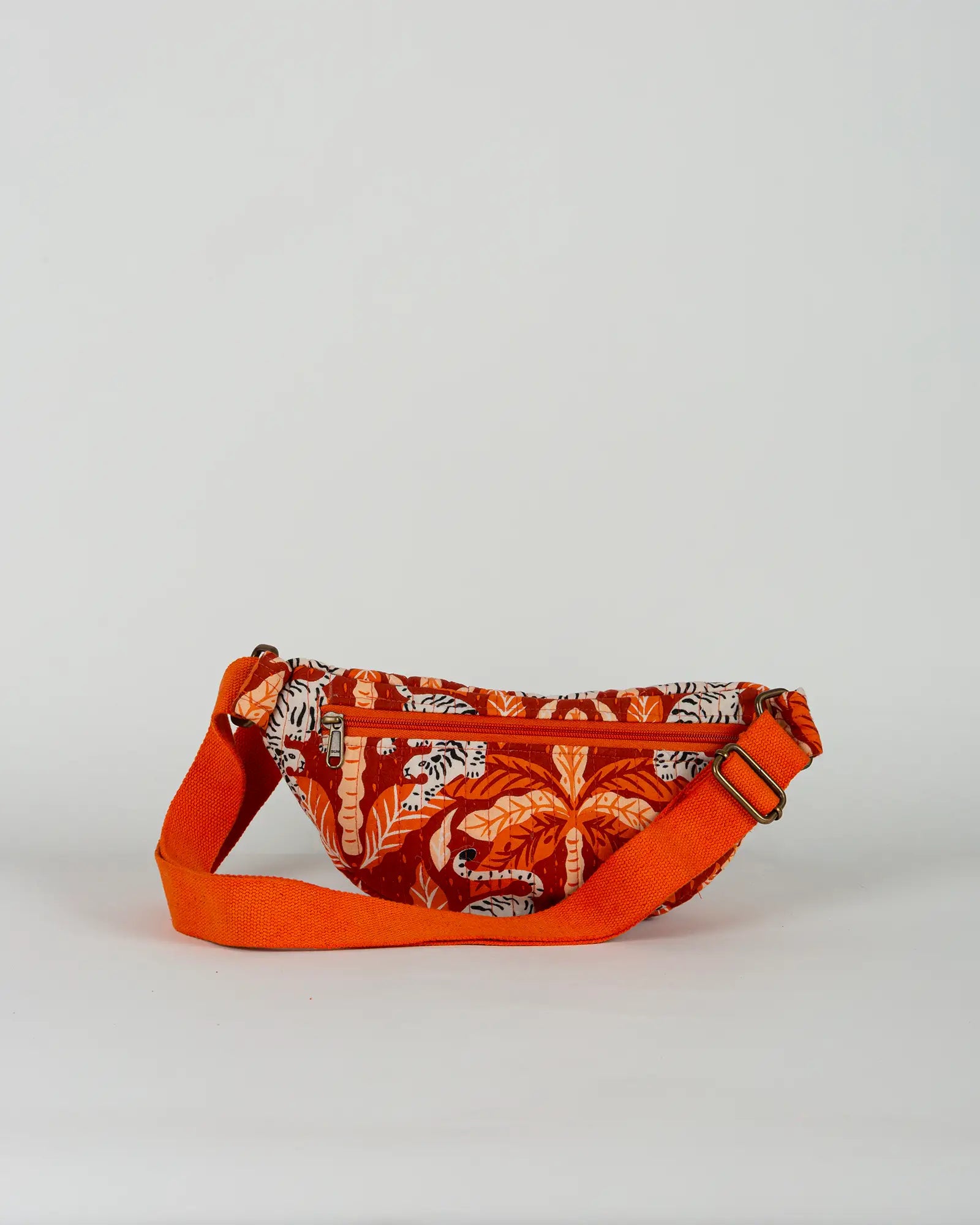 Sac banane matelassé Bokabas, imprimé Tropique palmier et guépard orange, vue de dos