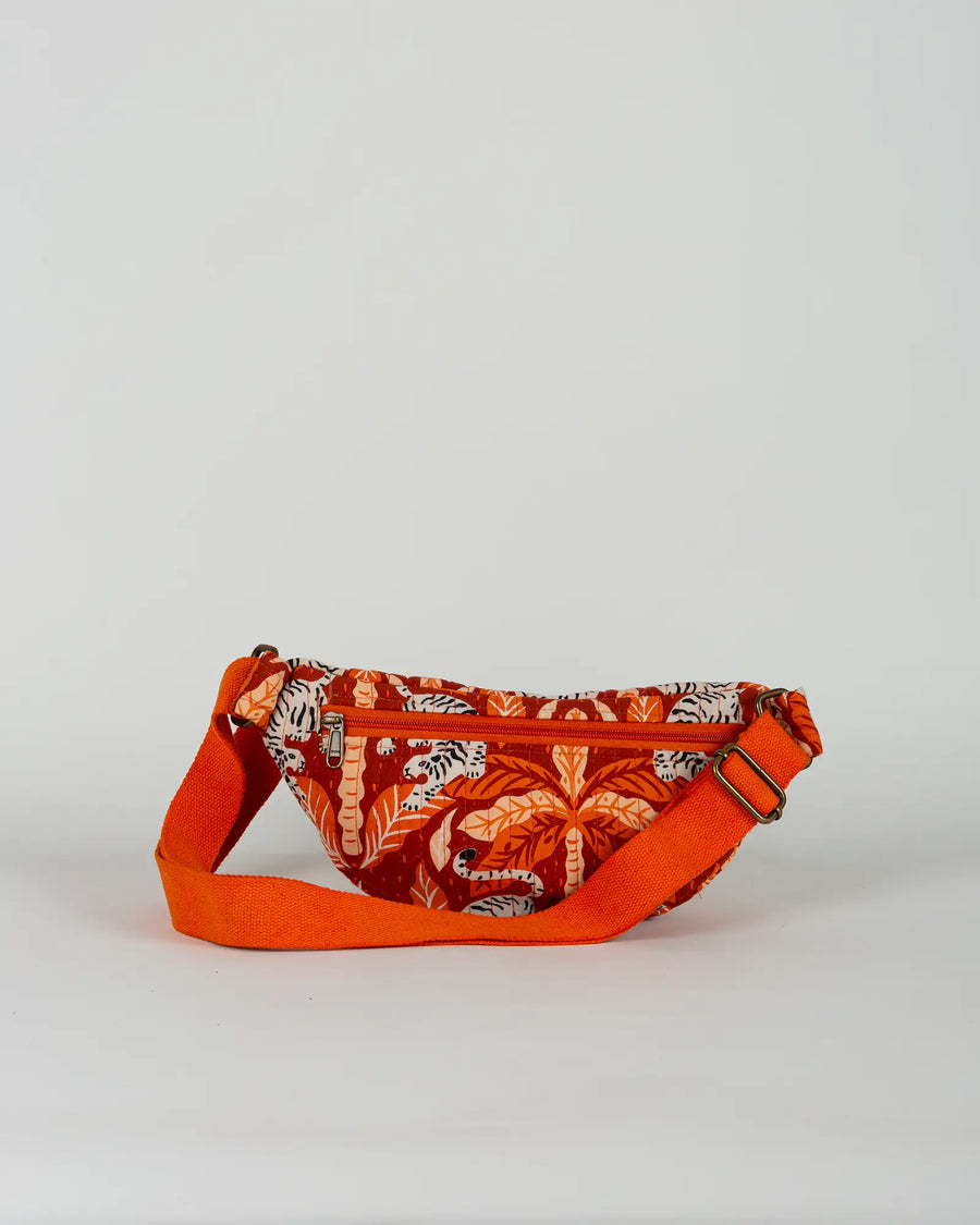 Sac banane matelassé Bokabas, imprimé Tropique palmier et guépard orange, vue de dos