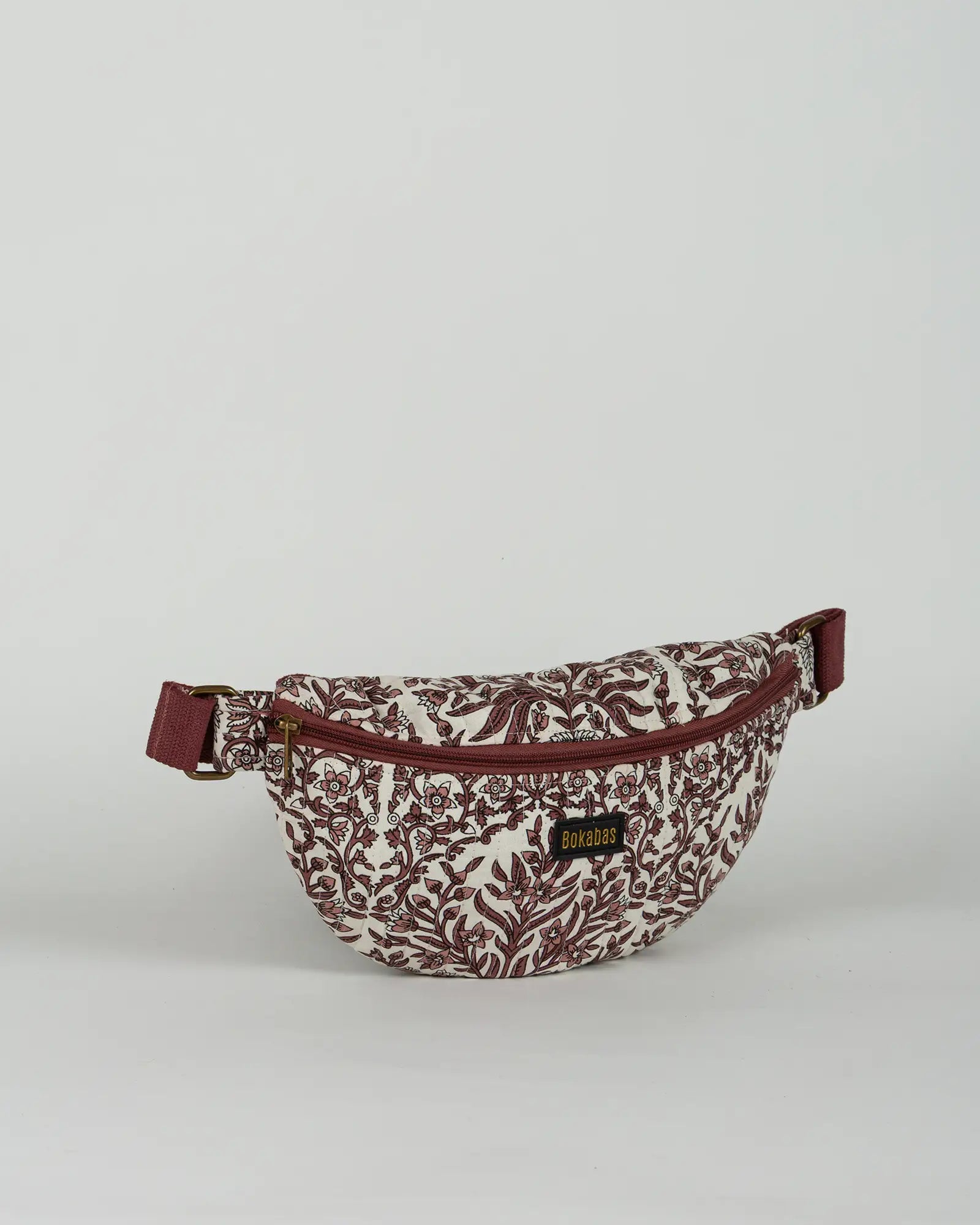 Sac banane matelassé Bokabas, imprimé Vale fleuri marron et blanc, vue de trois-quarts