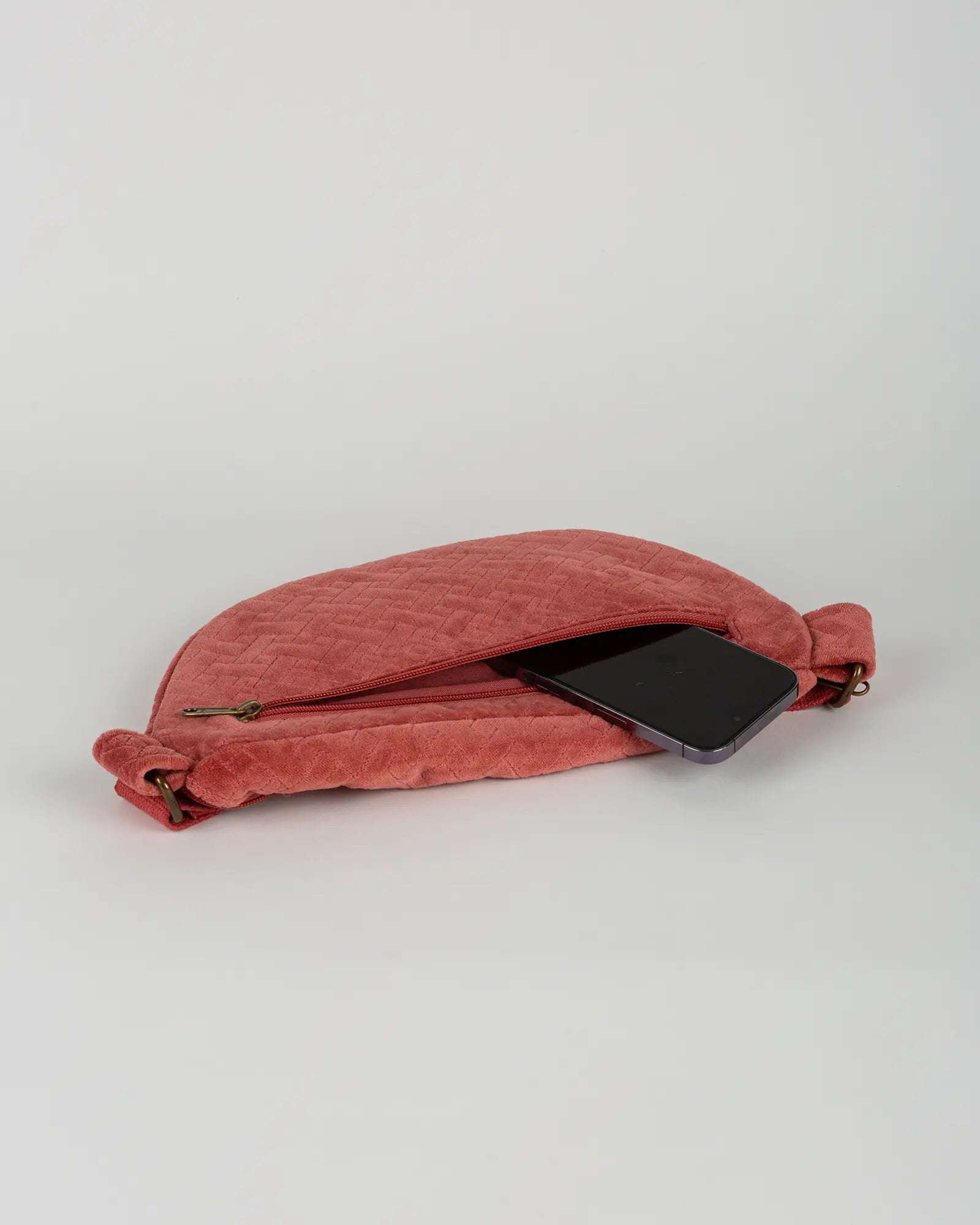 Sac banane velours côtelé Bokabas, rose framboise, vue de dessus