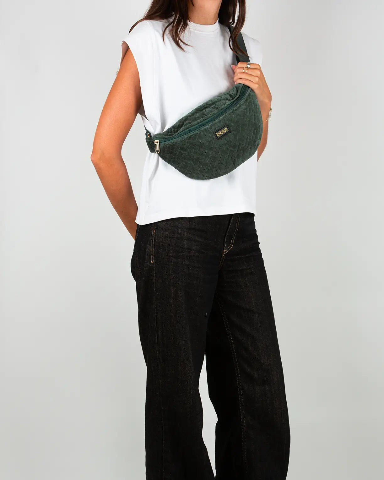 Sac banane velours côtelé Bokabas, vert kaki, porté