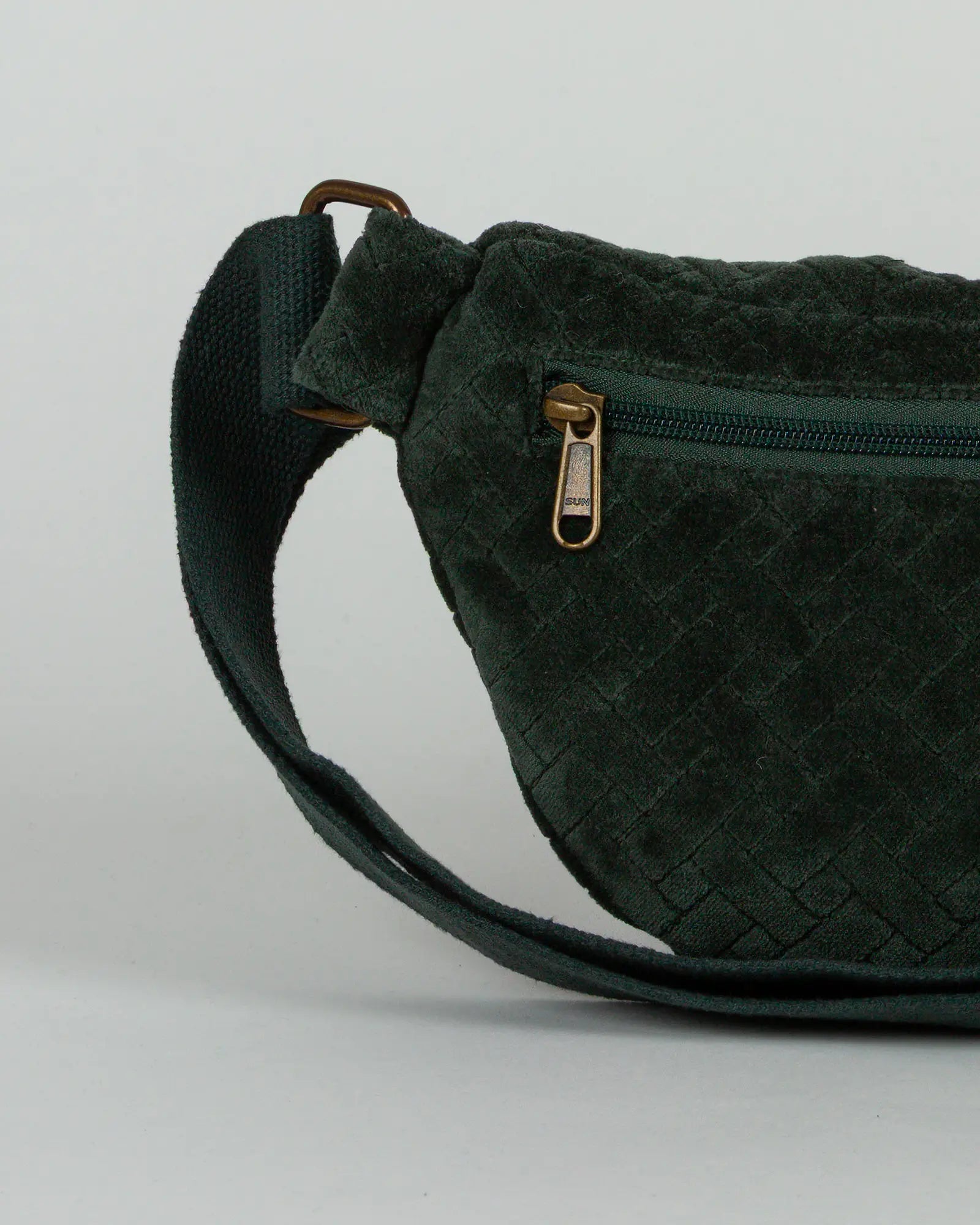 Sac banane velours côtelé Bokabas, vert kaki, zoom sur la matière