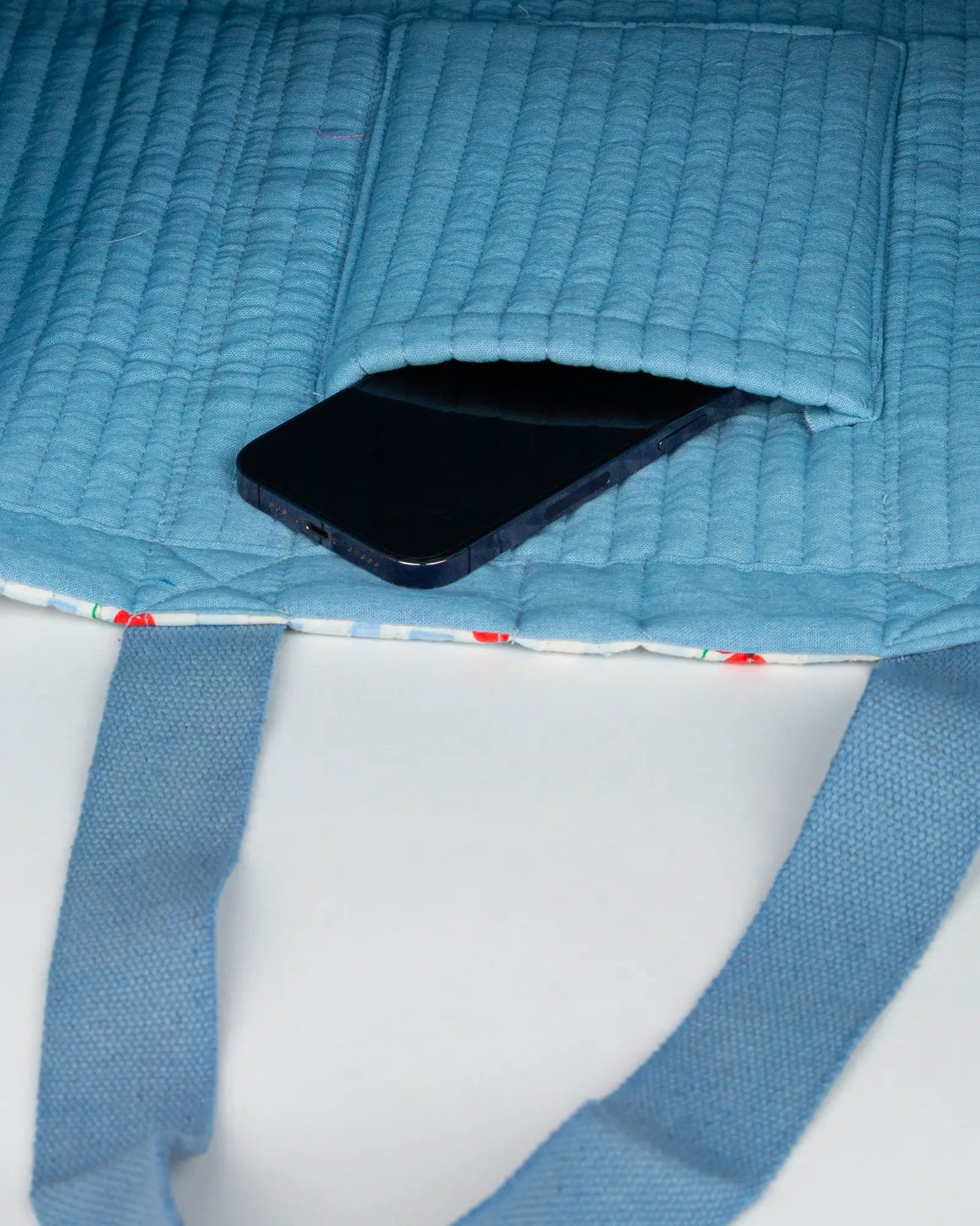 Sac cabas réversible en tissu matelassé Bokabas, imprimé Cerise vichy bleu, vue de l'intérieur