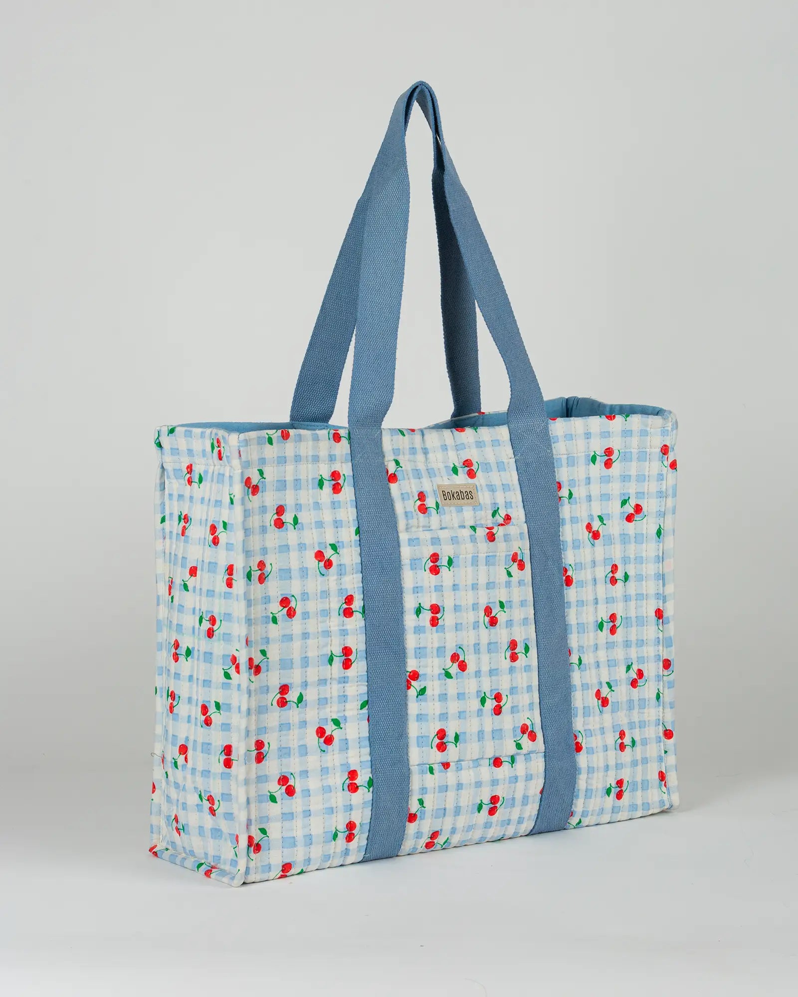 Sac cabas en tissu matelassé Bokabas, imprimé Cerise vichy bleu, vue de trois-quarts