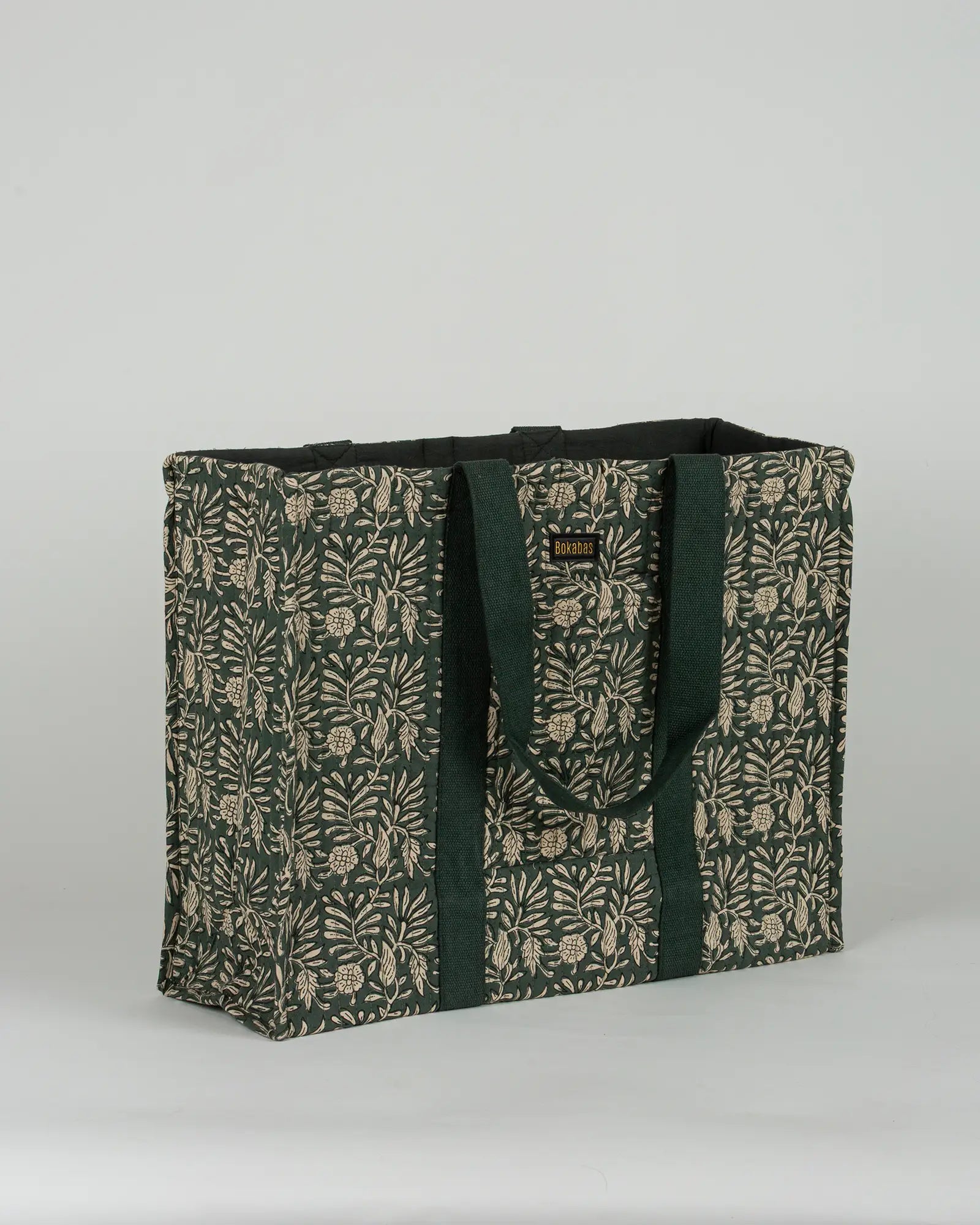 Sac cabas en tissu matelassé Bokabas, imprimé Dema vert kaki, vue de trois-quarts