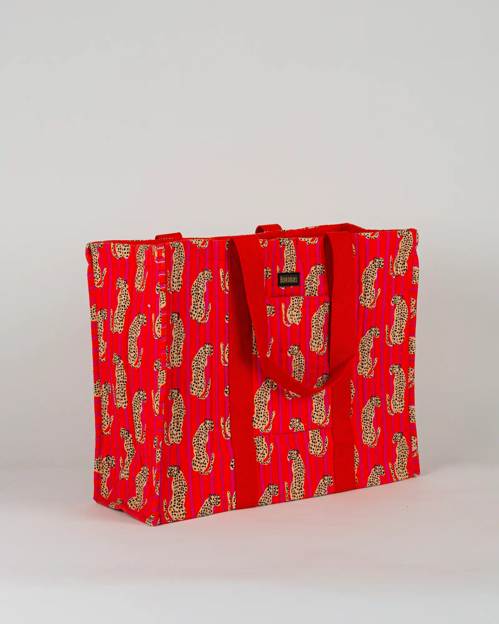 Sac cabas en tissu matelassé Bokabas, imprimé Guépard rayé orange et rose, vue de trois-quarts