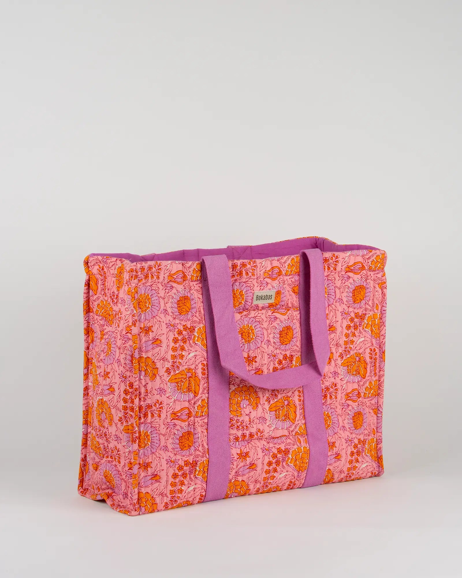 Sac cabas en tissu matelassé Bokabas, imprimé Marie rose fleuri, vue de trois-quarts
