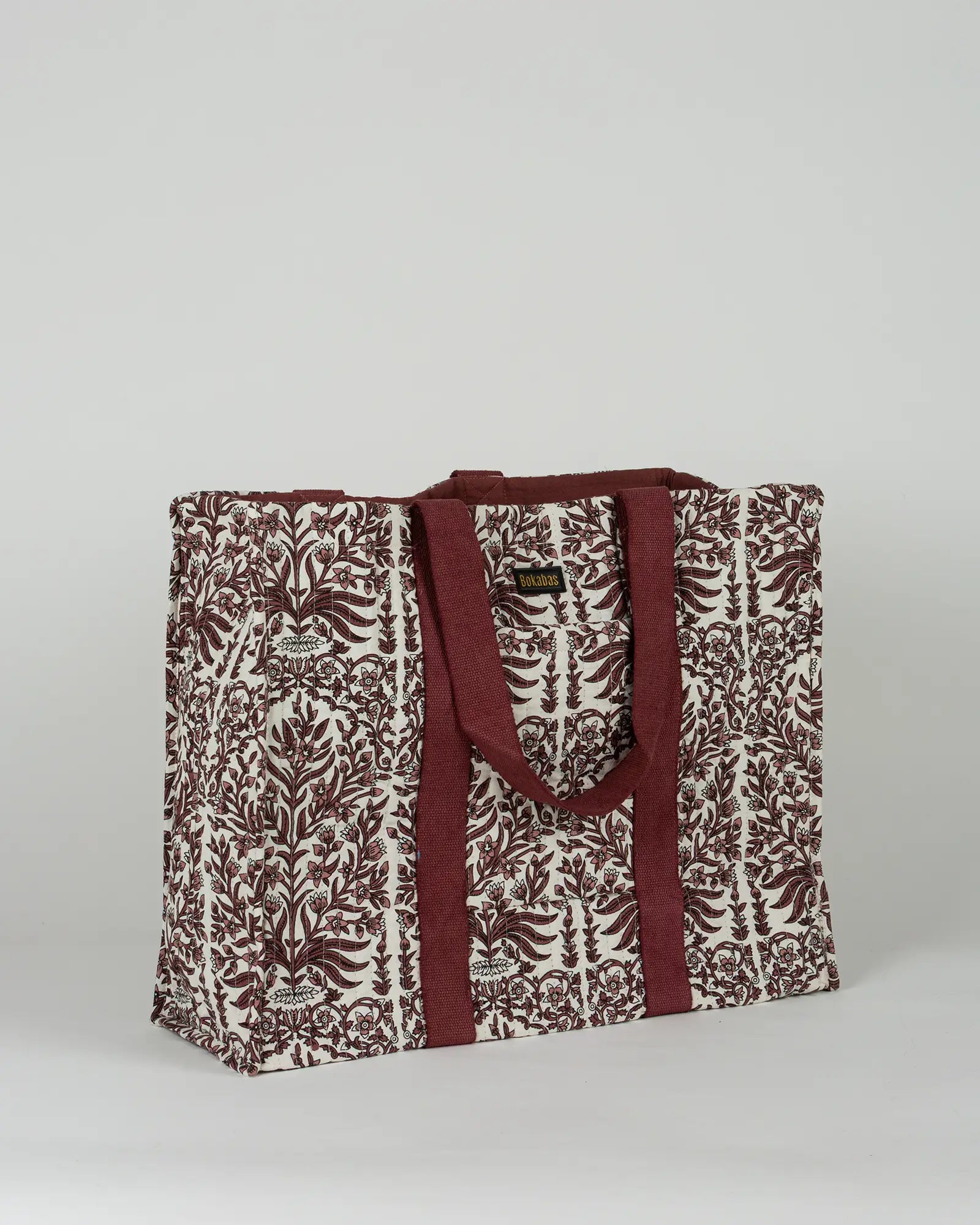 Sac cabas en tissu matelassé Bokabas, imprimé Vale fleuri marron et blanc, vue de trois-quarts