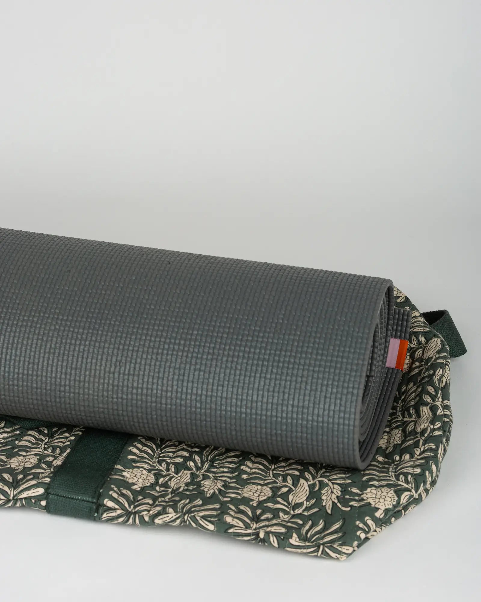Sac de yoga en tissu matelassé Bokabas, imprimé Dema vert kaki, vue de dessus