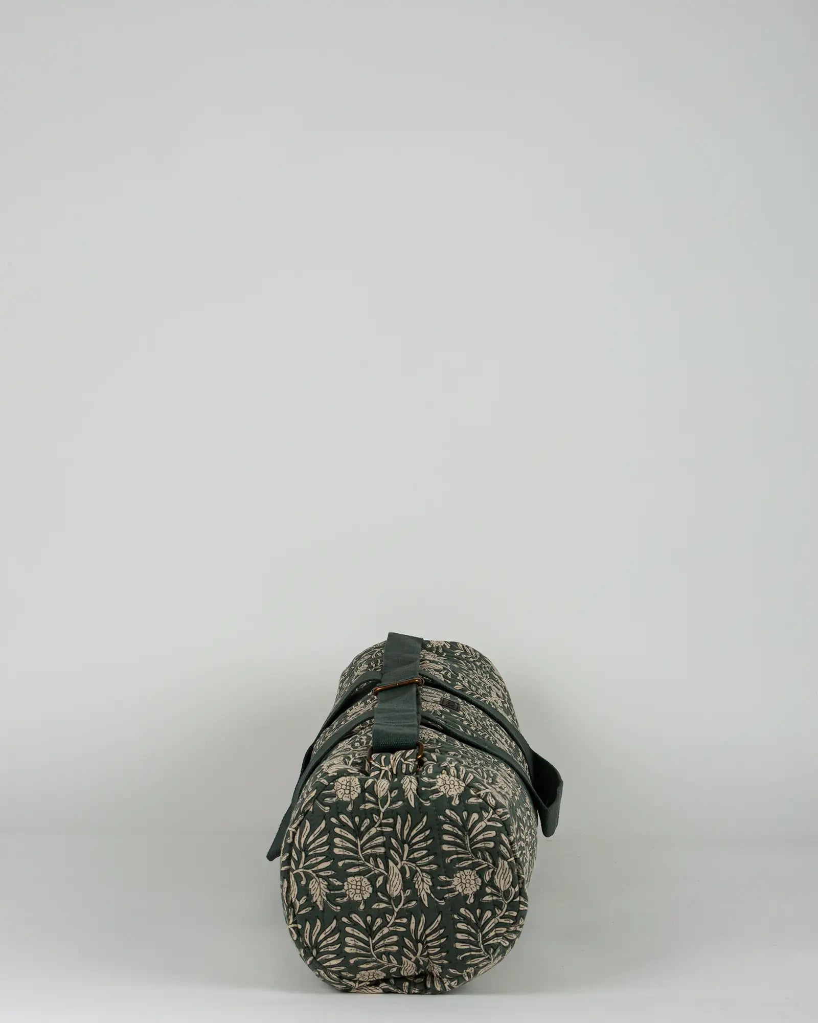Sac de yoga en tissu matelassé Bokabas, imprimé Dema vert kaki, vue de profil
