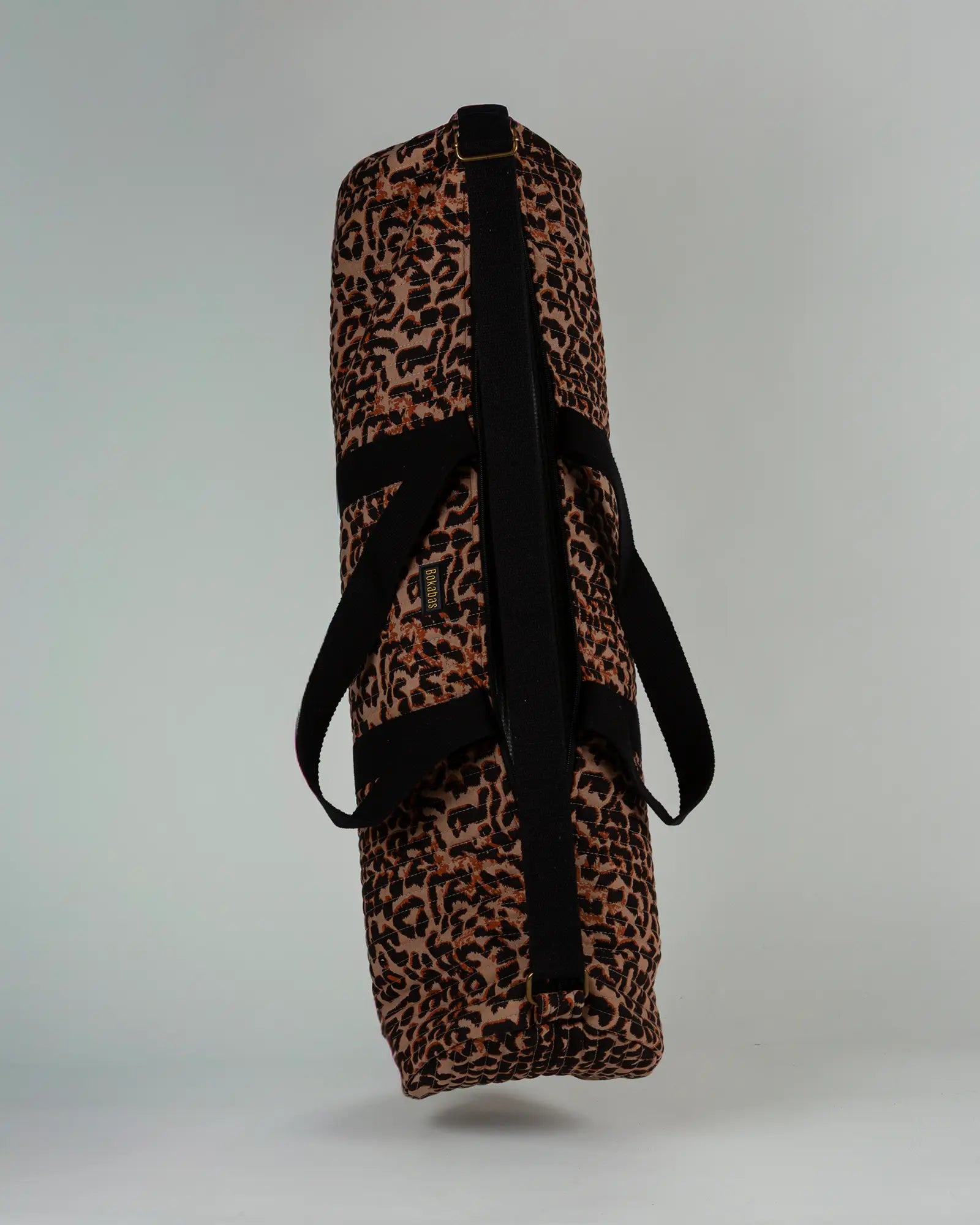 Sac de yoga en tissu matelassé Bokabas, imprimé léopard noir et marron, vue de dessus