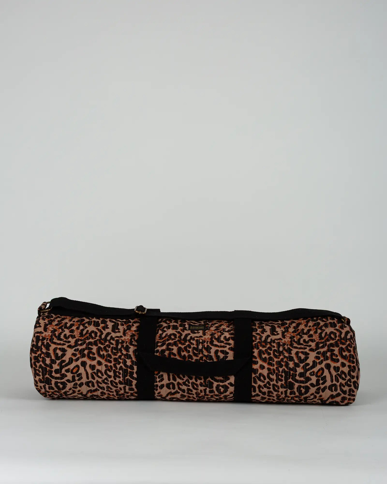 Sac de yoga en tissu matelassé Bokabas, imprimé léopard noir et marron, vue de face