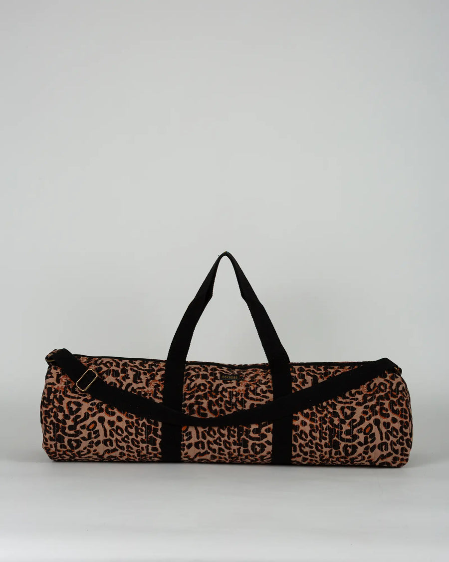 Sac de yoga en tissu matelassé Bokabas, imprimé léopard noir et marron, vue de face