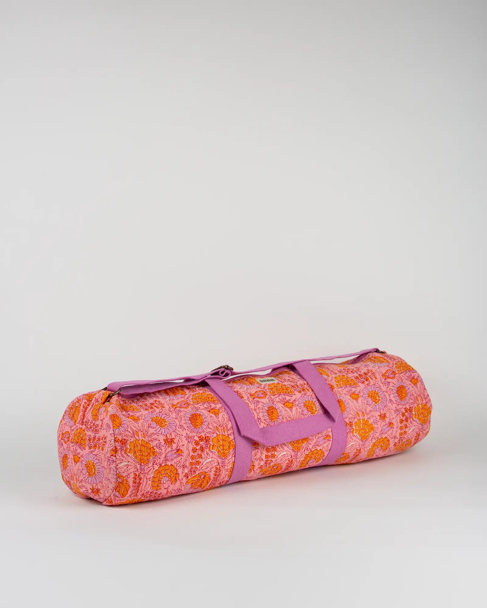 Sac de yoga en tissu matelassé Bokabas, imprimé Marie rose fleuri, vue de trois-quarts