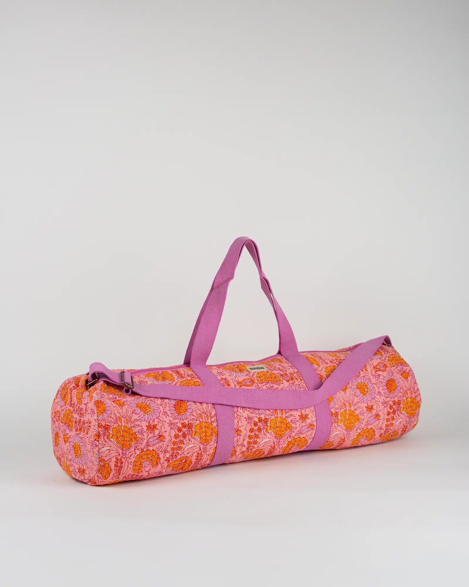 Sac de yoga en tissu matelassé Bokabas, imprimé Marie rose fleuri, vue de trois-quarts