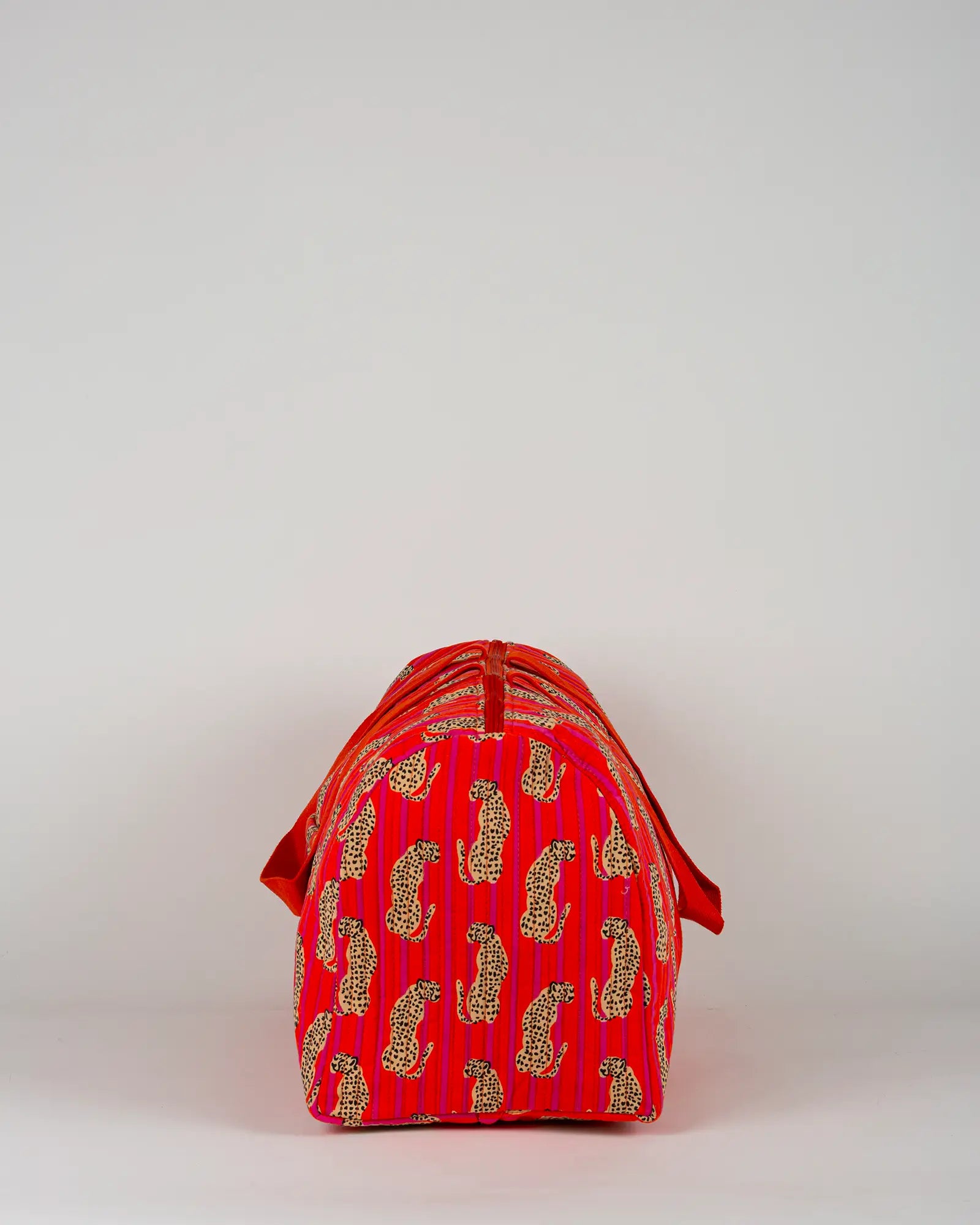 Sac week-end matelassé Bokabas, imprimé Guépard rayé orange et rose, vue de profil