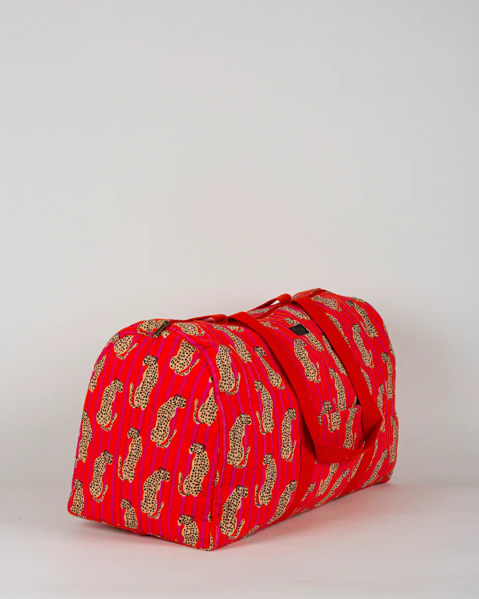 Sac week-end matelassé Bokabas, imprimé Guépard rayé orange et rose, vue de trois-quarts