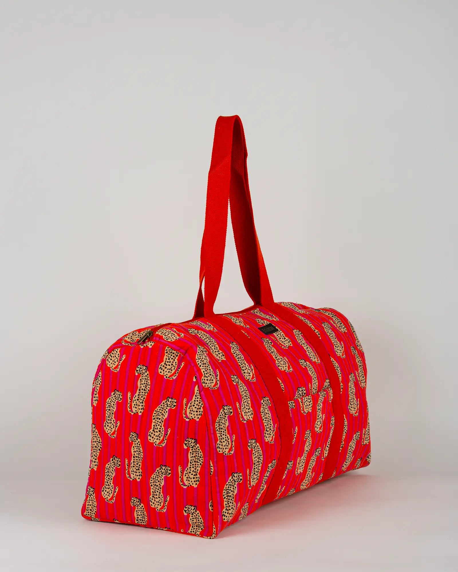 Sac week-end matelassé Bokabas, imprimé Guépard rayé orange et rose, vue de trois-quarts