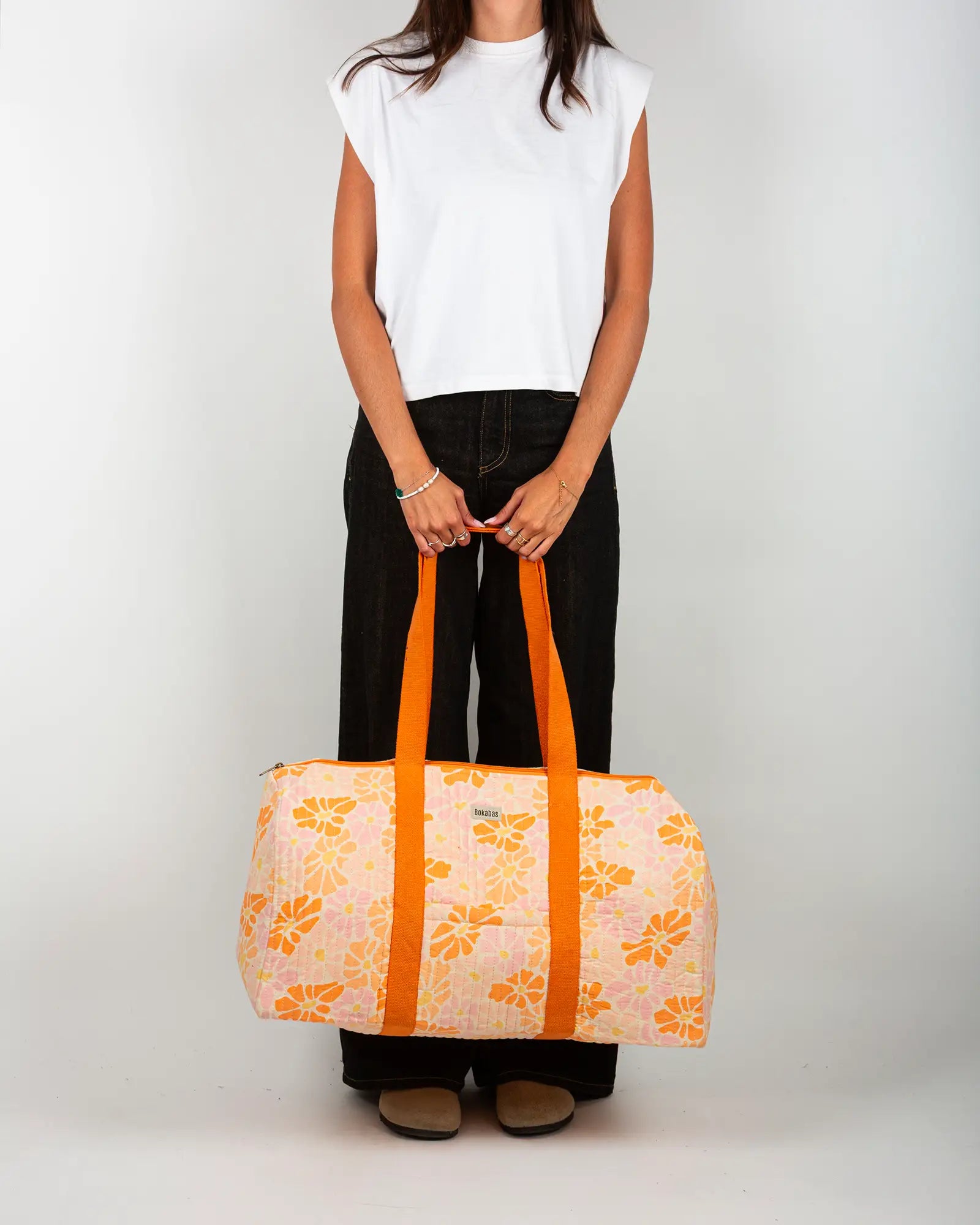 Sac week-end matelassé Bokabas, imprimé Peachy fleuri orange, porté