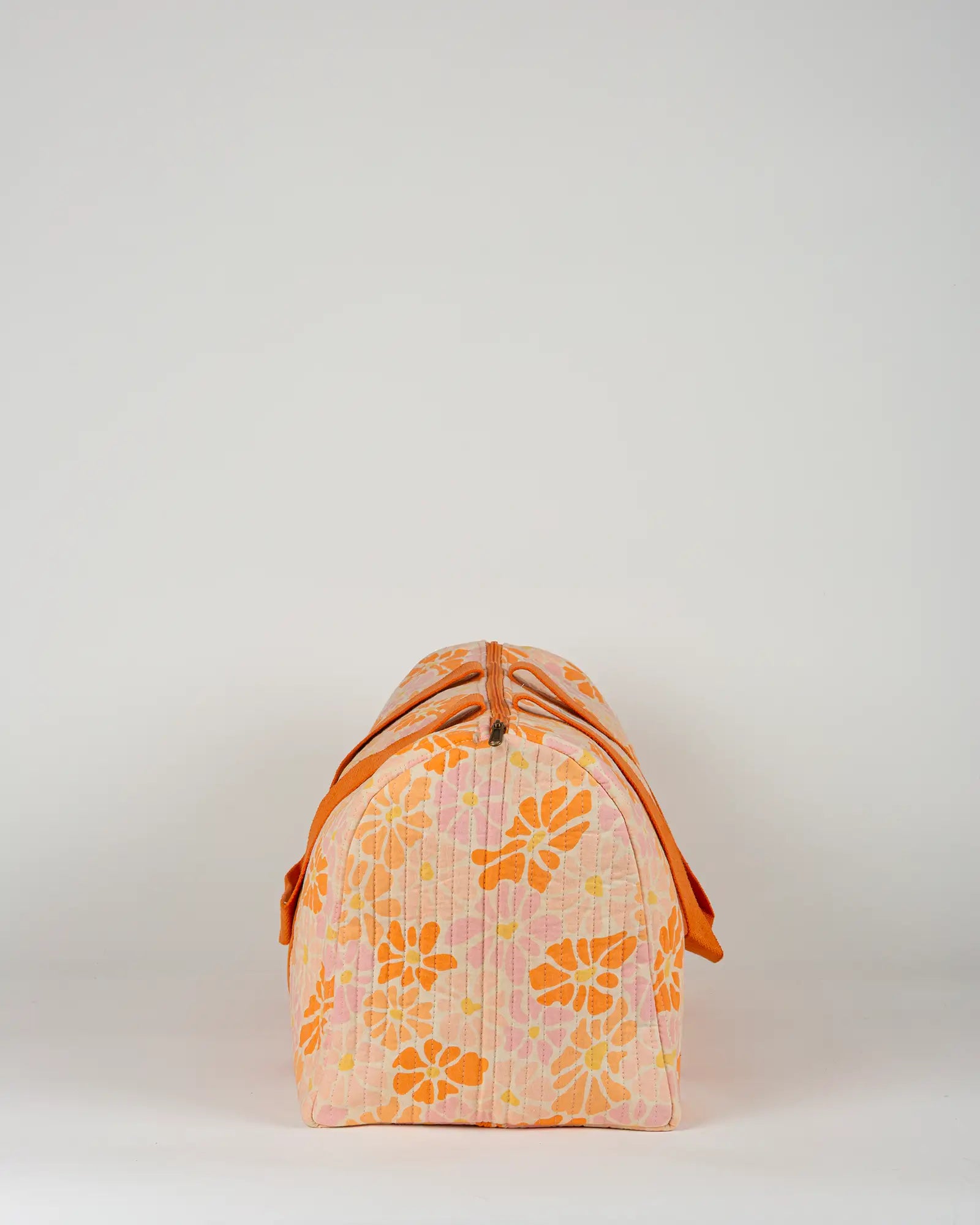 Sac week-end matelassé Bokabas, imprimé Peachy fleuri orange, vue de profil