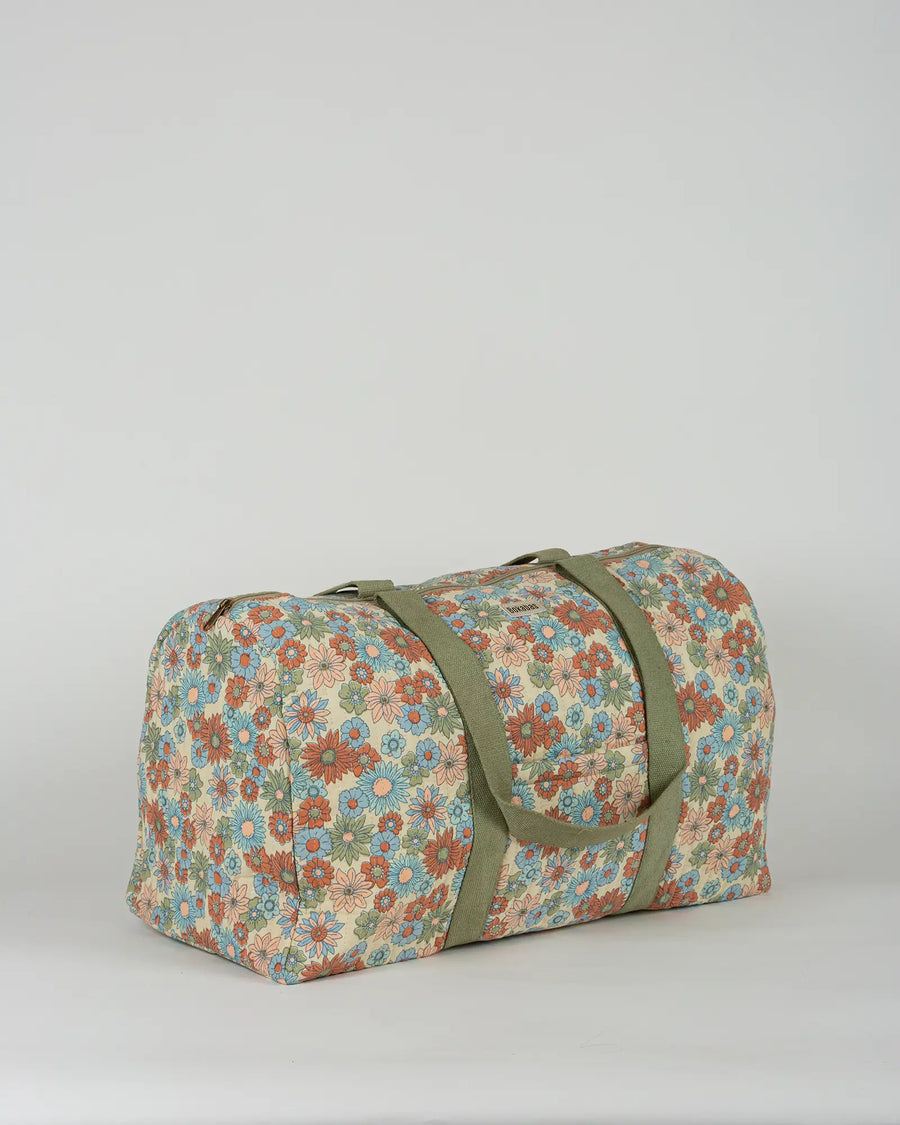Sac week-end matelassé Bokabas, imprimé Rétro liberty vert, bleu et orange, vue de trois-quarts