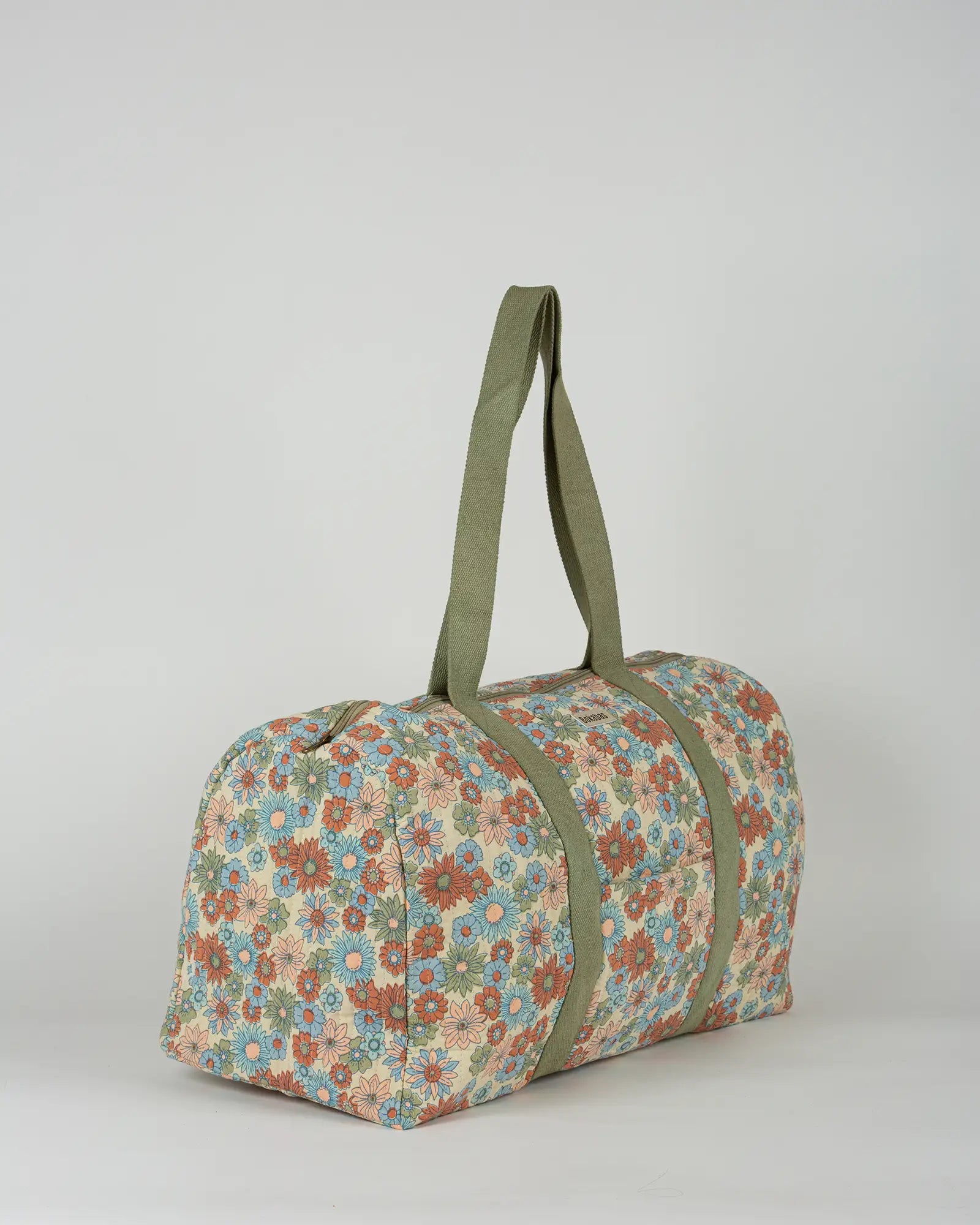 Sac week-end matelassé Bokabas, imprimé Rétro liberty vert, bleu et orange, vue de trois-quarts