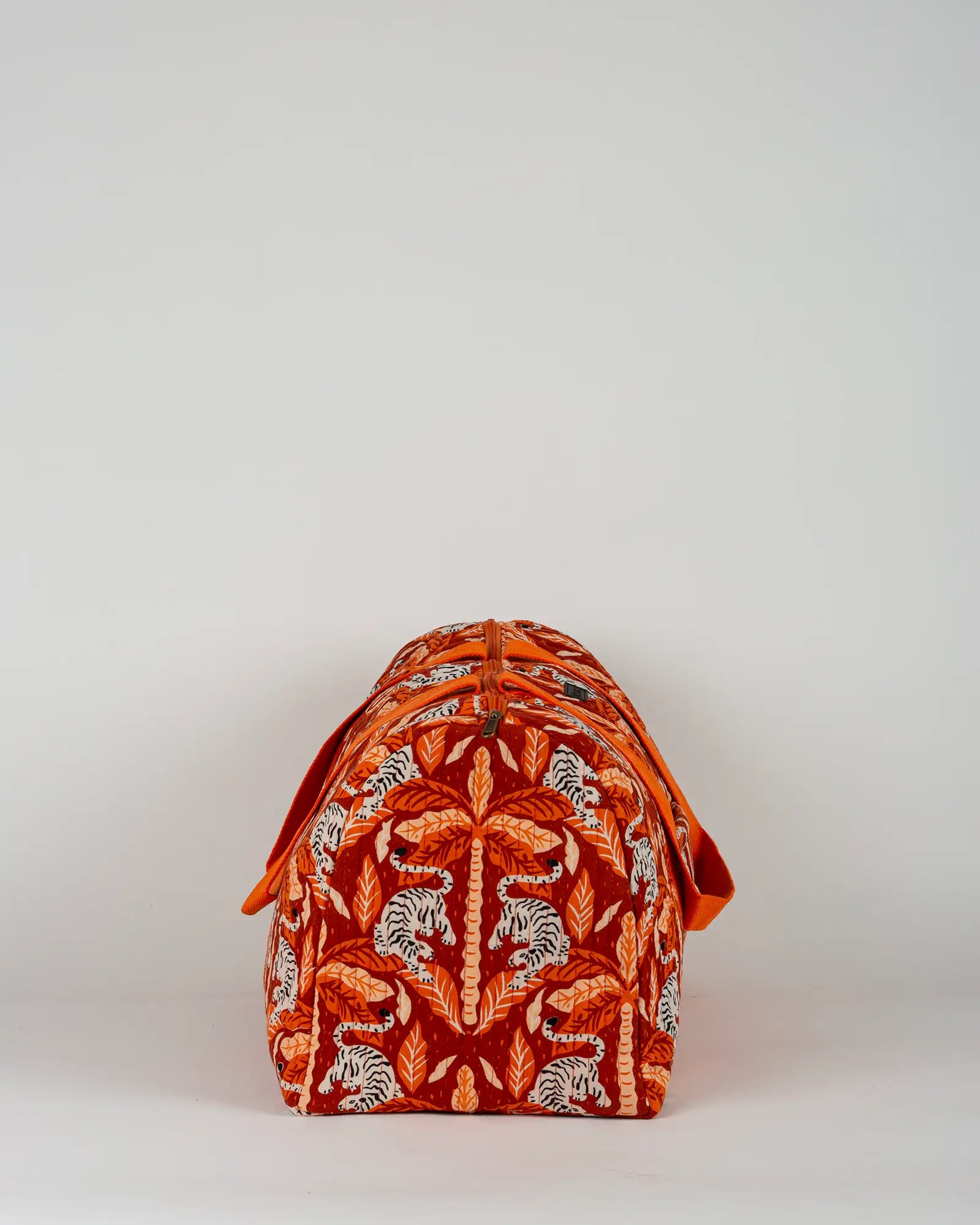 Sac week-end matelassé Bokabas, imprimé Tropique palmier et guépard orange, vue de profil