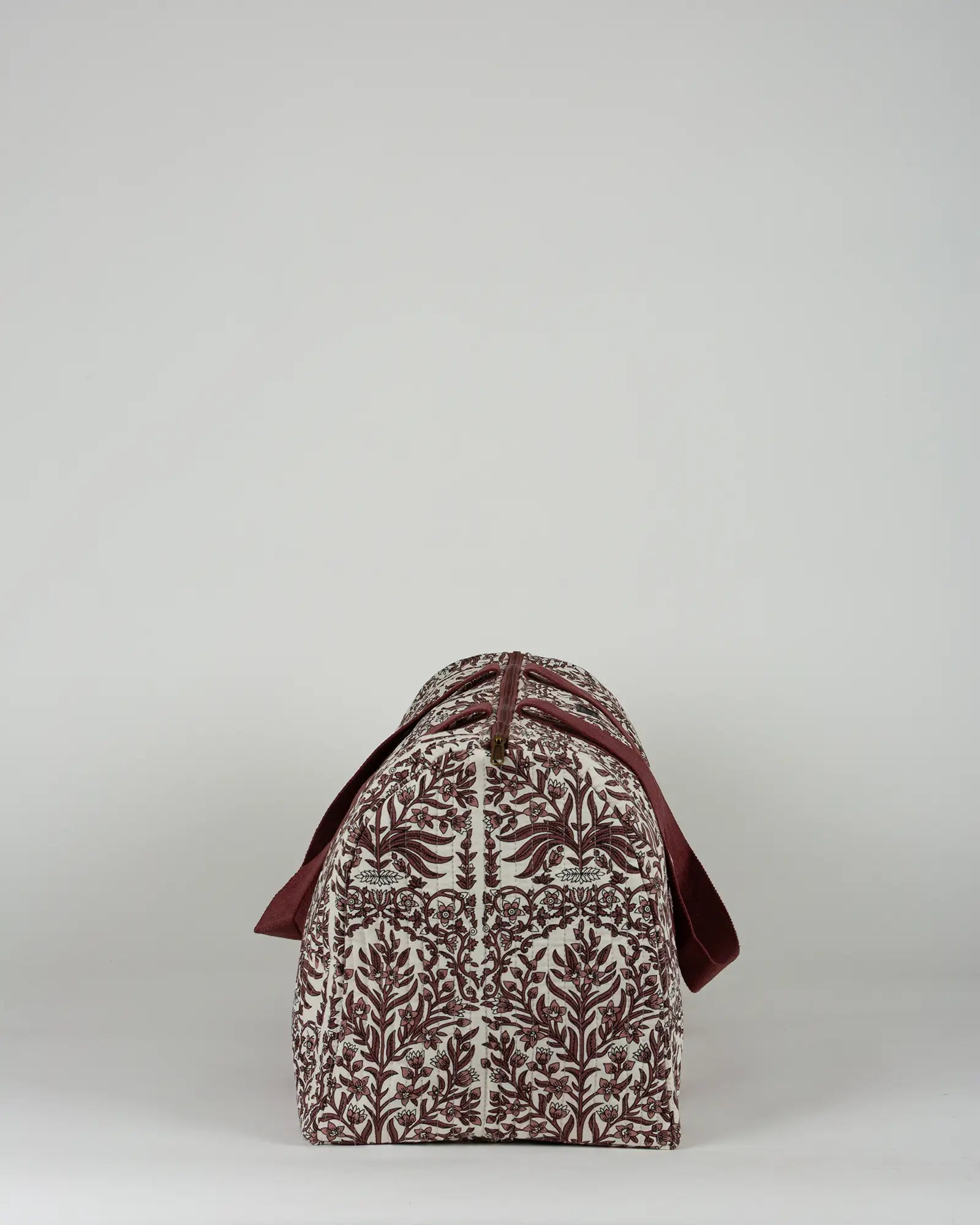 Sac week-end matelassé Bokabas, imprimé Vale fleuri marron et blanc, vue de profil