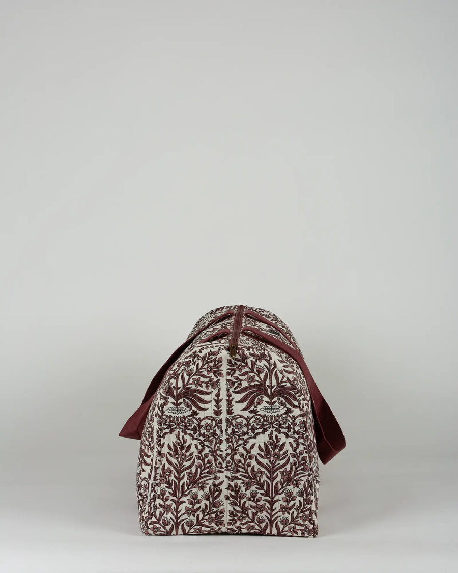 Sac week-end matelassé Bokabas, imprimé Vale fleuri marron et blanc, vue de profil