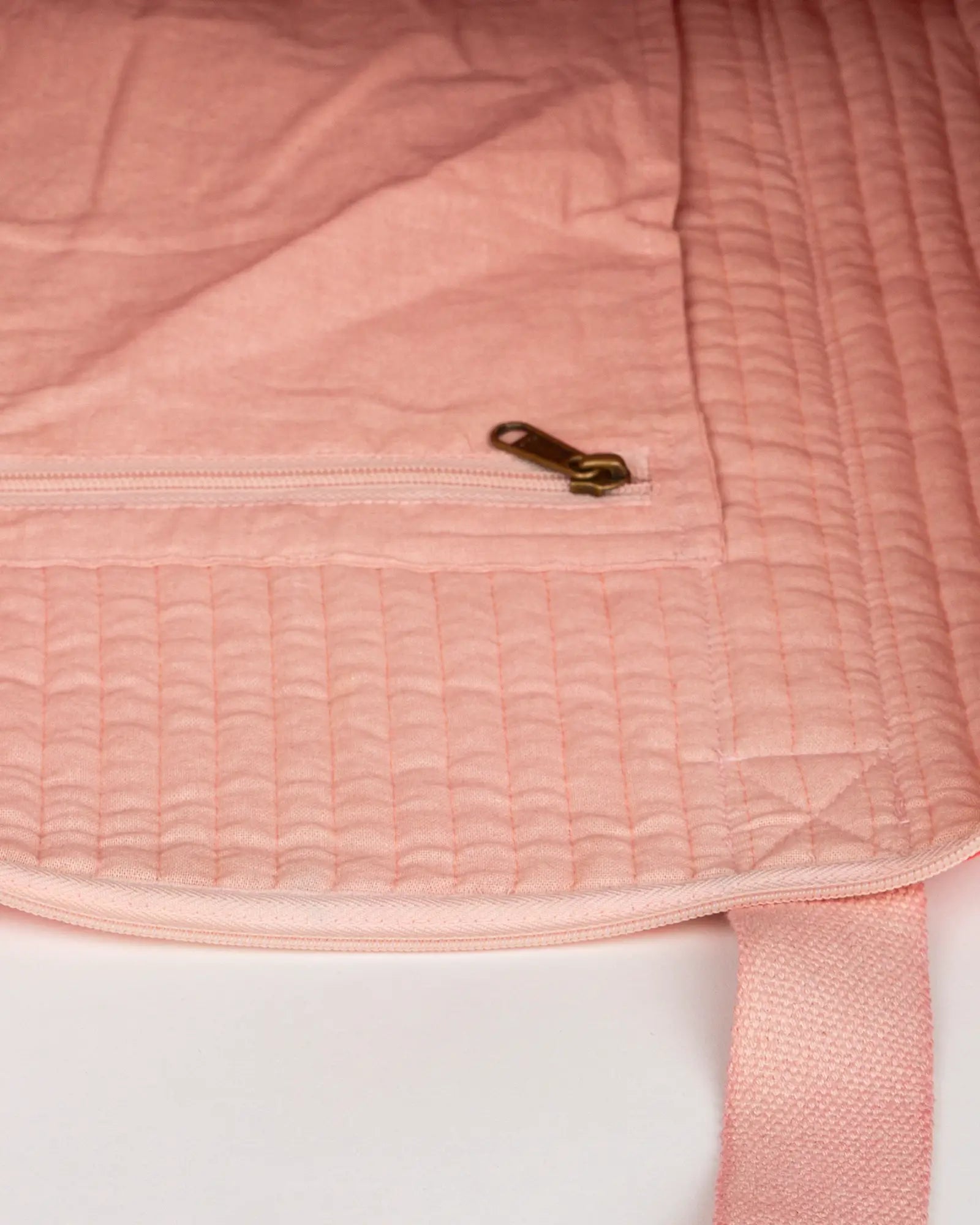 Sac week-end matelassé Bokabas, imprimé Valentine léopard rouge et rose, vue de l'intérieur