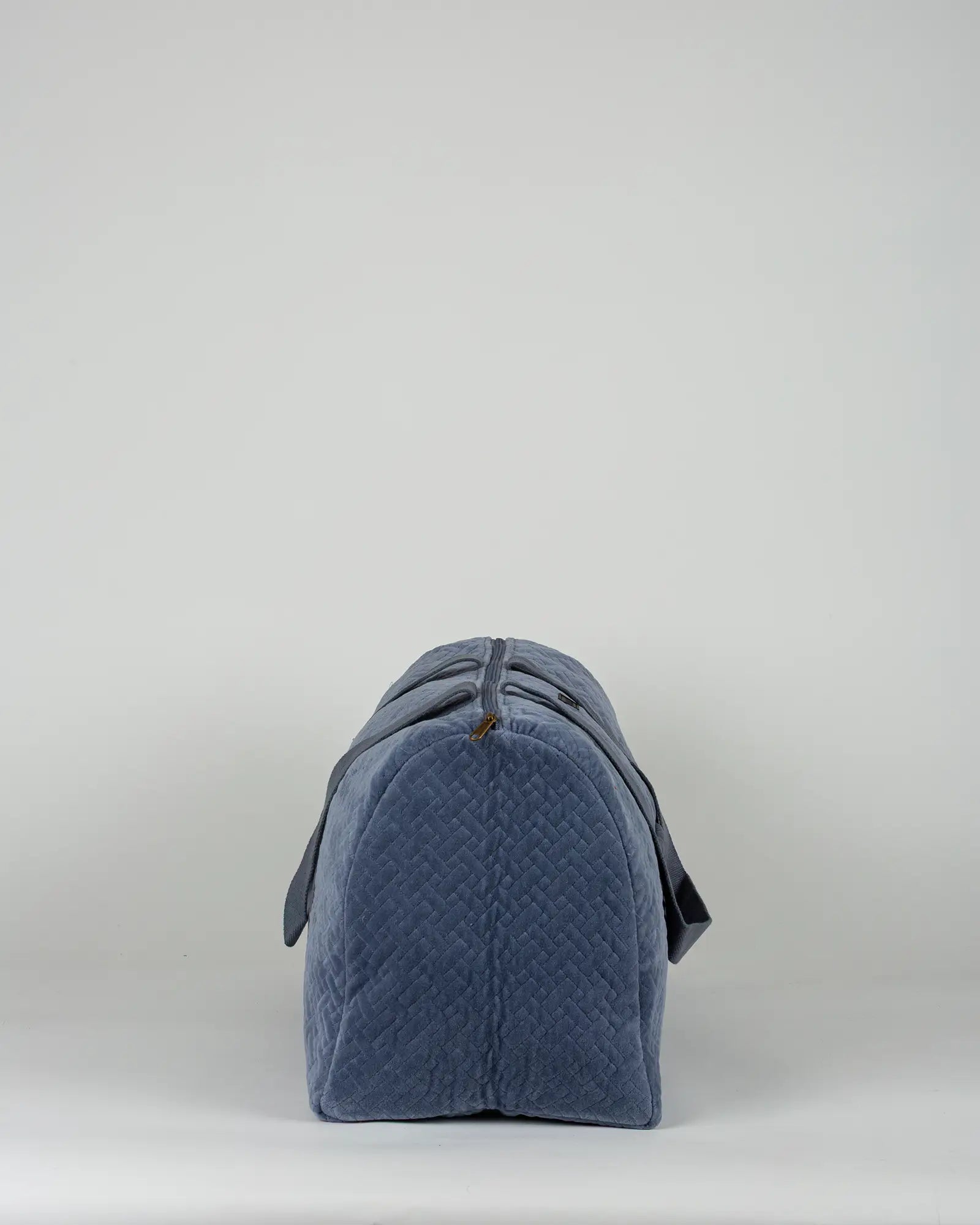 Sac week-end en velours côtelé Bokabas, bleu ciel, vue de profil