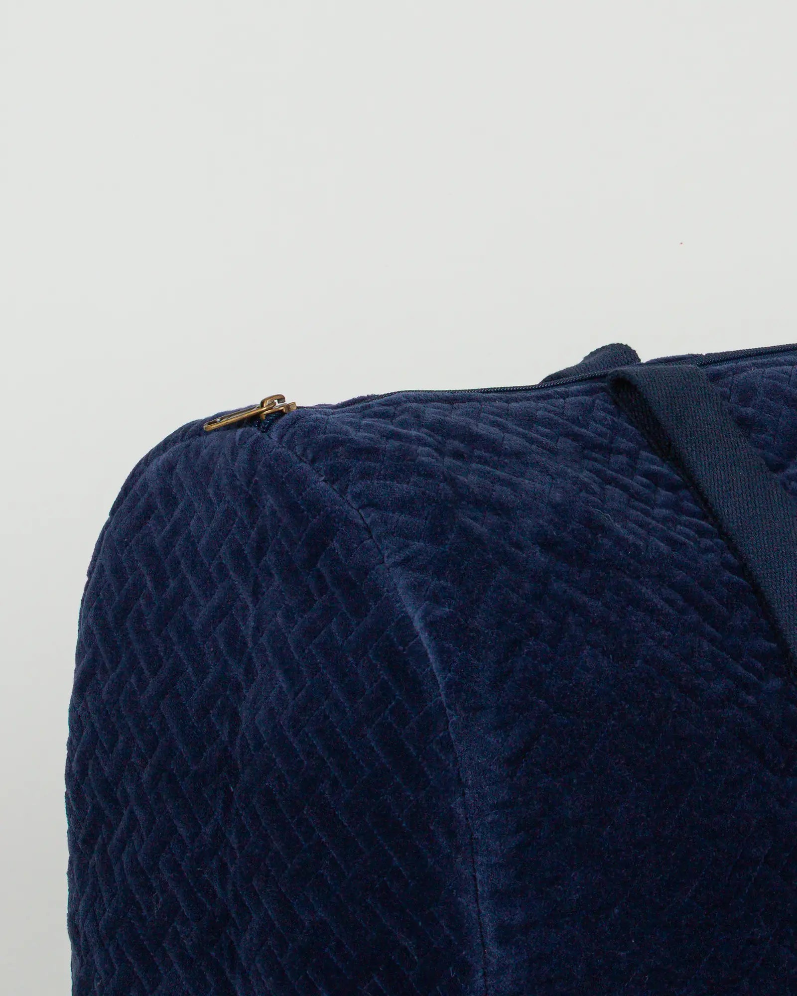 Sac week-end en velours côtelé Bokabas, bleu marine, zoom sur la matière