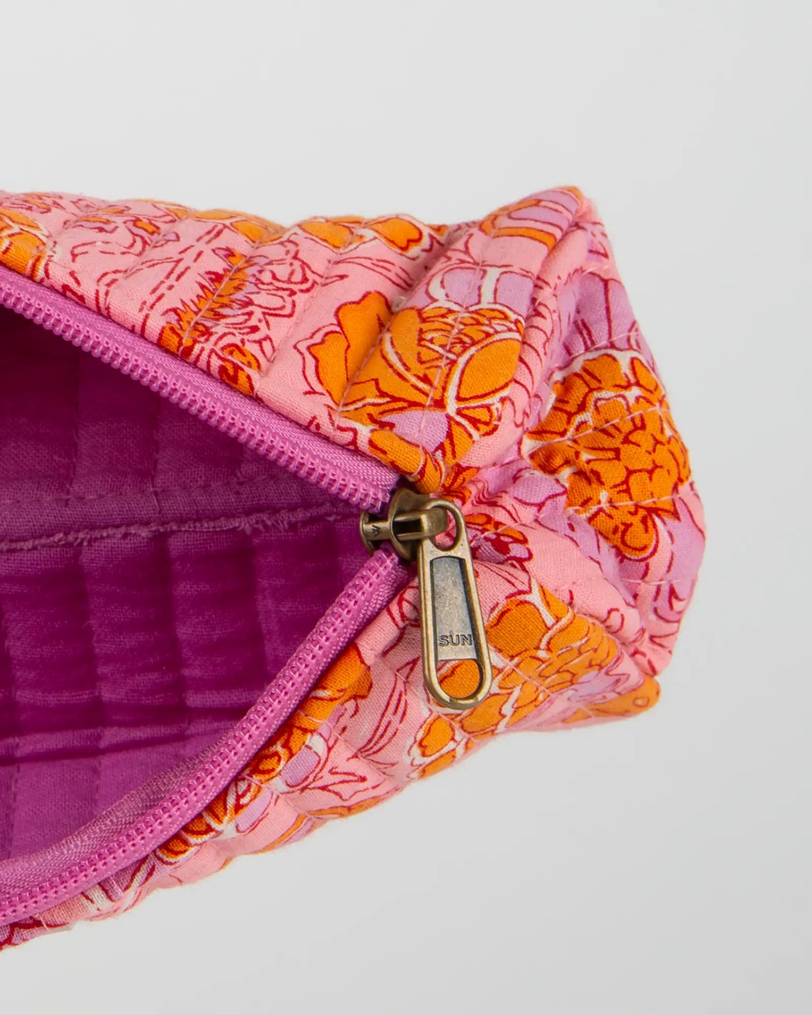 Trousse à crayons scolaire matelassée Bokabas, imprimé Marie rose fleuri, vue de l'intérieur