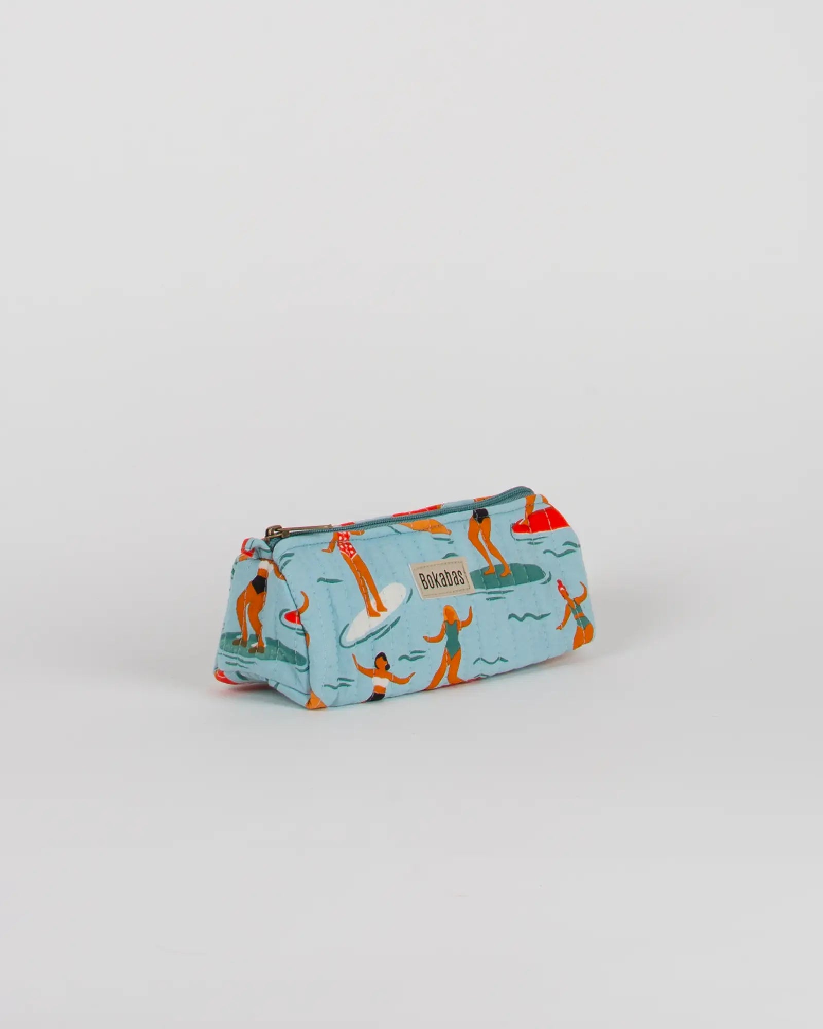 Trousse à crayons scolaire matelassée Bokabas, imprimé Surf bleu, vue de trois-quarts