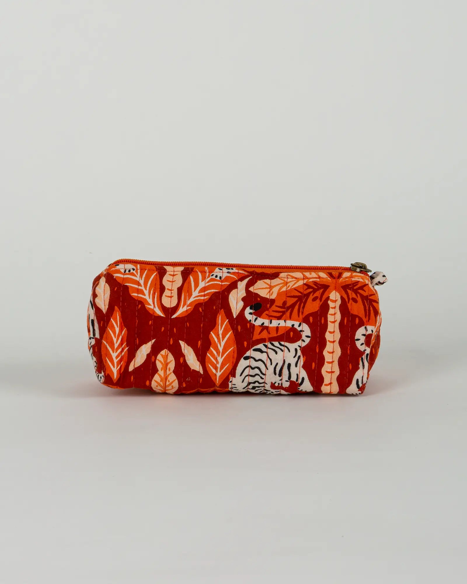 Trousse à crayons scolaire matelassée Bokabas, imprimé Tropique palmier et guépard orange, vue de dos