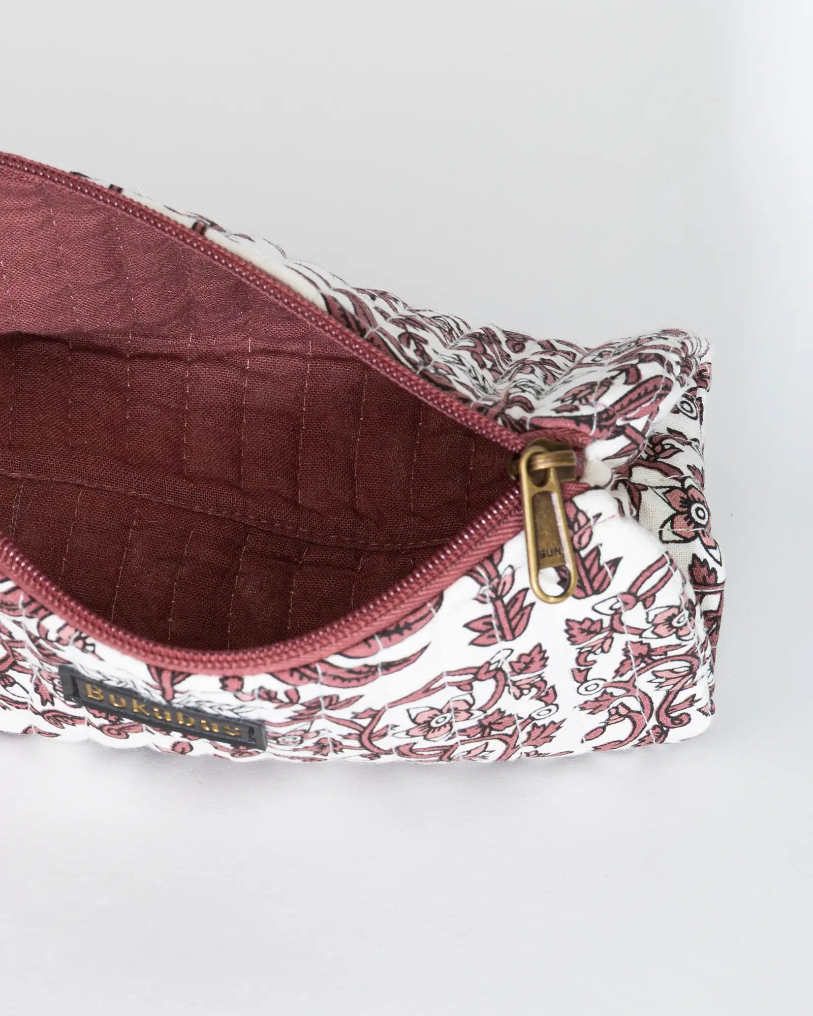 Trousse à crayons scolaire matelassée Bokabas, imprimé Vale fleuri marron et blanc, vue de l'intérieur