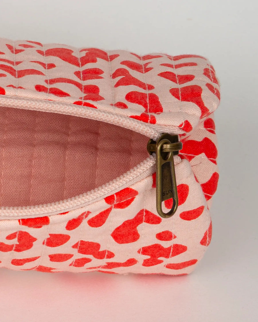Trousse à crayons scolaire matelassée Bokabas, imprimé Valentine léopard rouge et rose, vue de l'intérieur