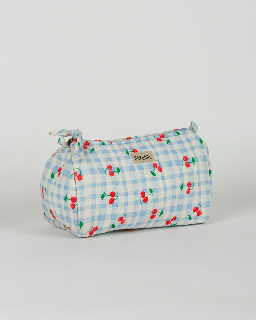 Trousse de toilette matelassée en coton Bokabas, imprimé Cerise vichy bleu, vue de face