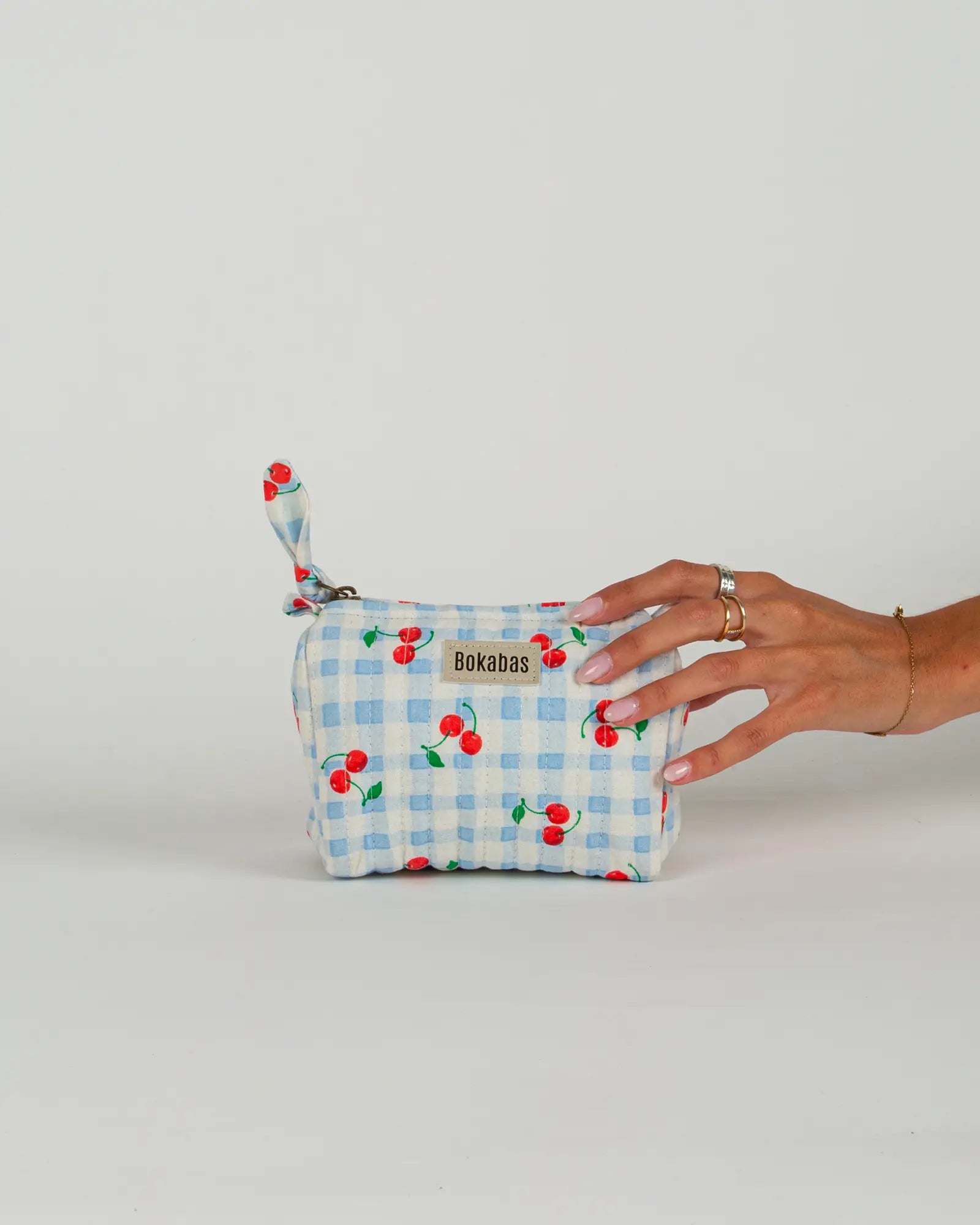Trousse de toilette matelassée en coton Bokabas, imprimé Cerise vichy bleu, vue de face