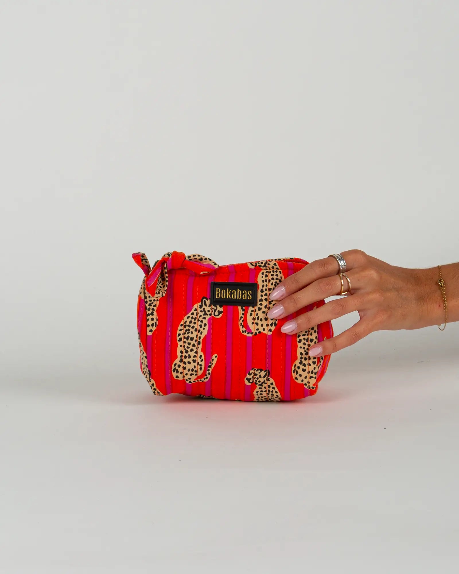 Trousse de toilette matelassée en coton Bokabas, imprimé Guépard rayé orange et rose, vue de face