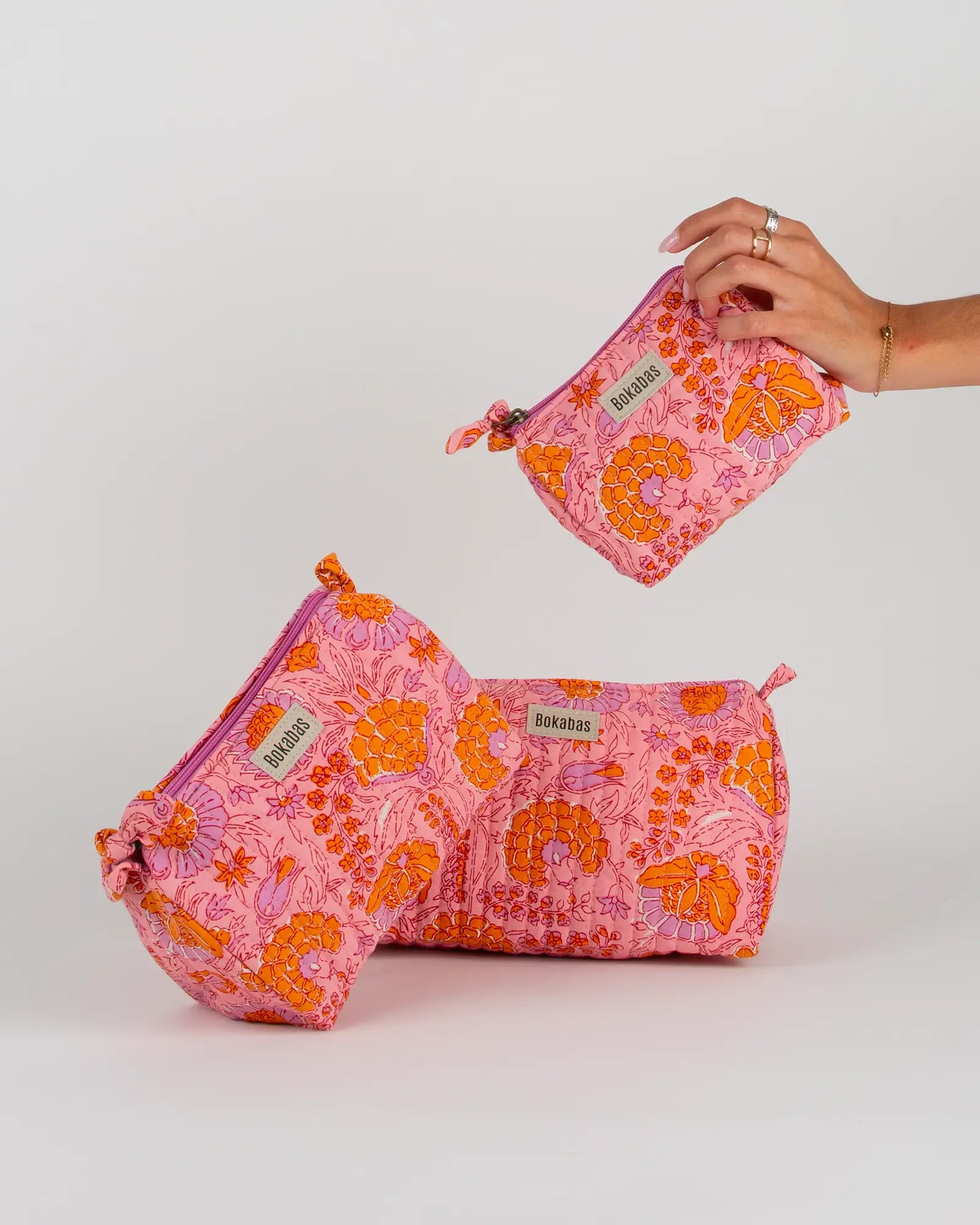 Trousse de toilette matelassée en coton Bokabas, imprimé Marie rose fleuri, vue de face