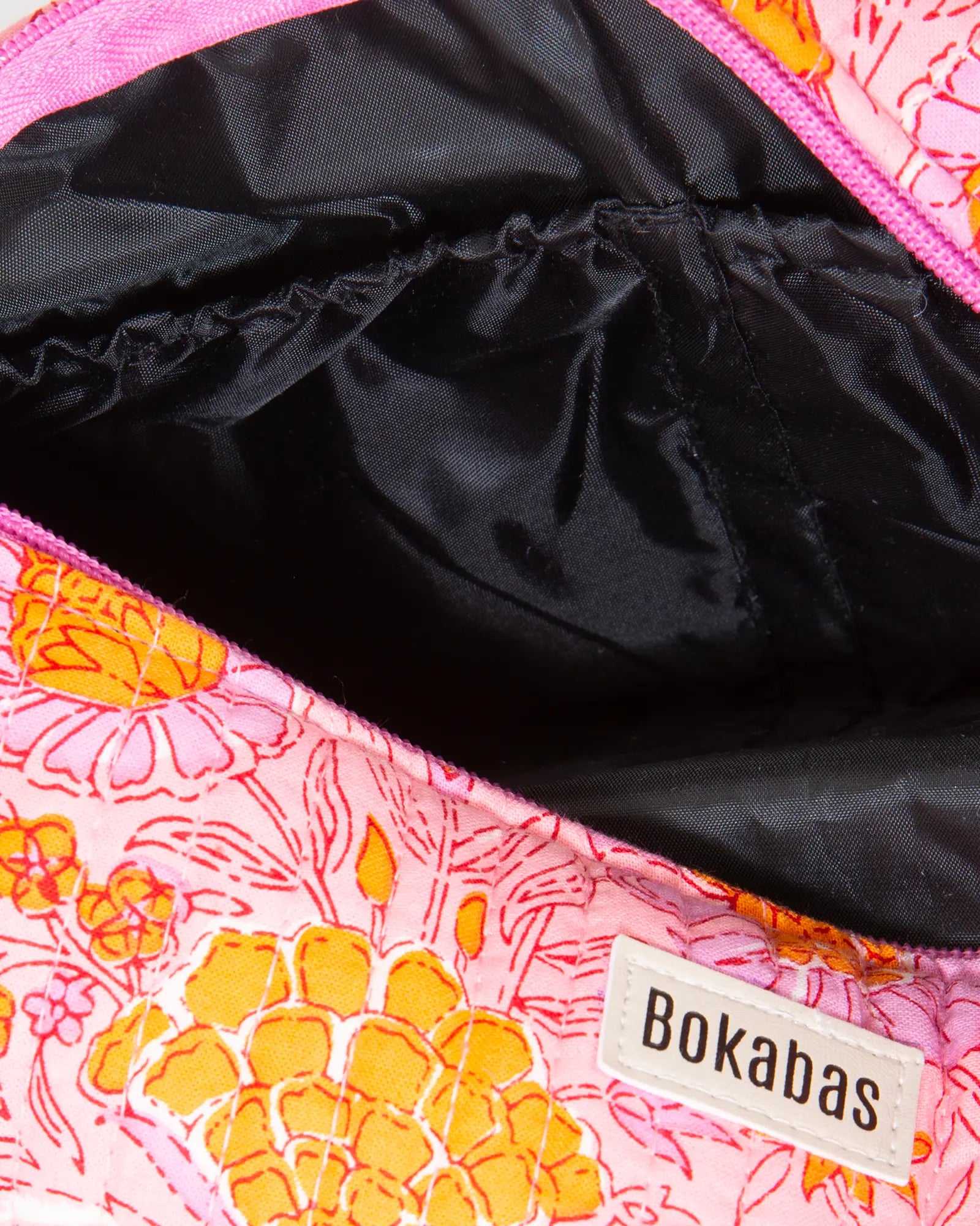 Trousse de toilette matelassée en coton Bokabas, imprimé Marie rose fleuri, vue de l'intérieur