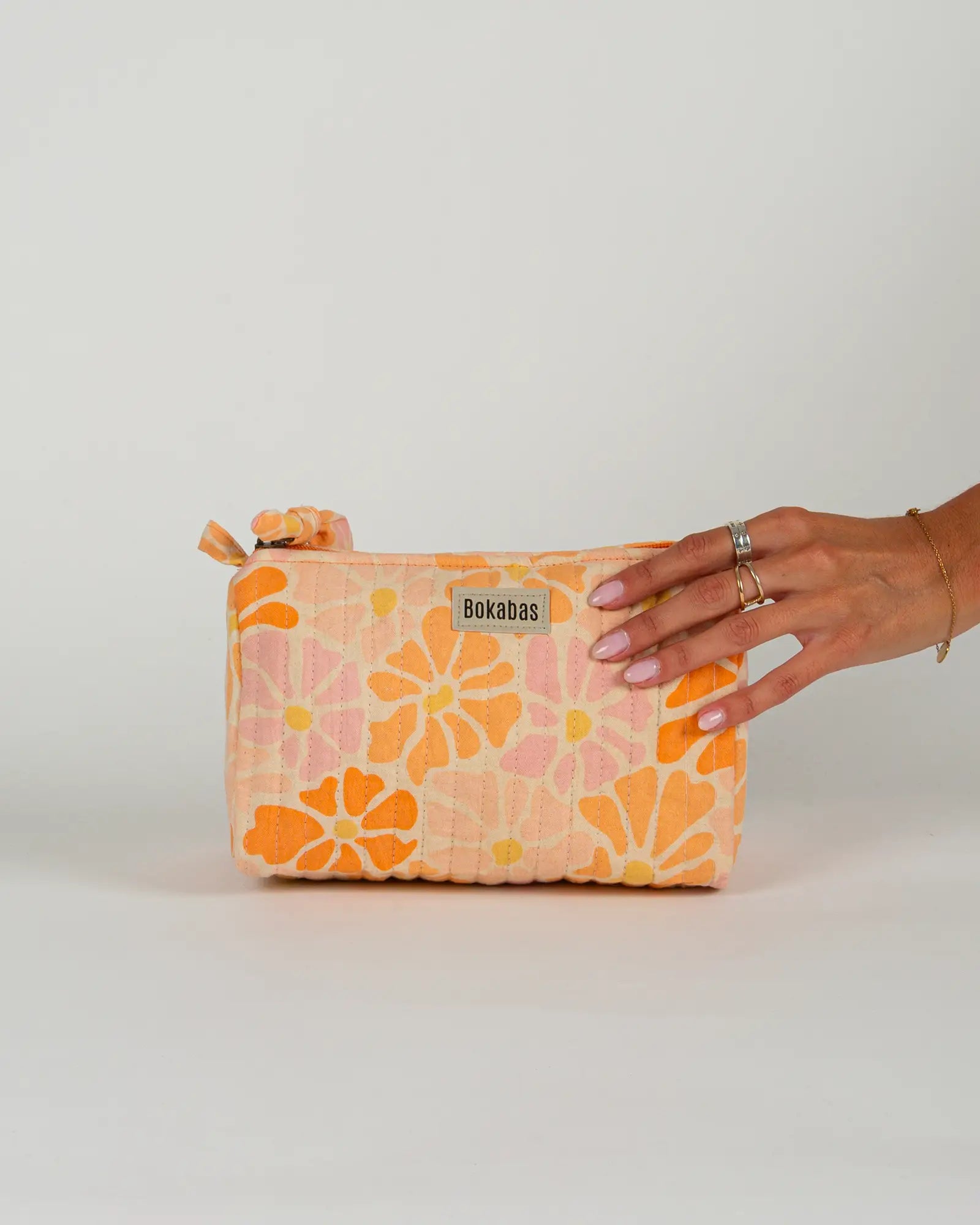 Trousse de toilette matelassée en coton Bokabas, imprimé Peachy fleuri orange, vue de face