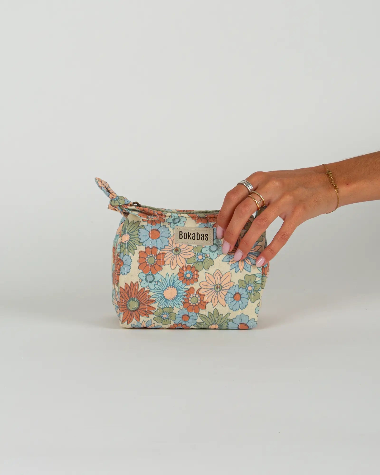 Trousse de toilette matelassée en coton Bokabas, imprimé Rétro liberty vert, bleu et orange, vue de face