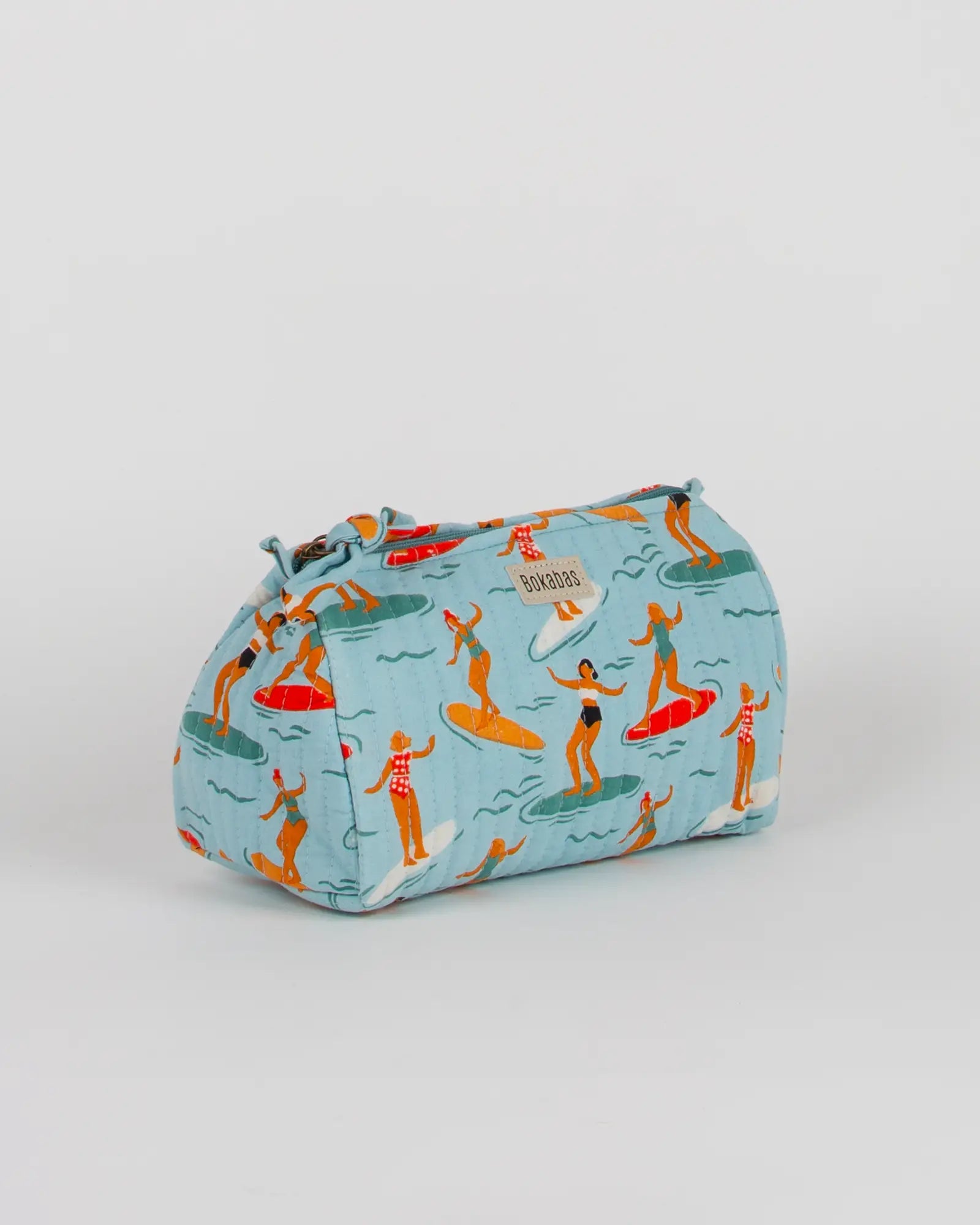 Trousse de toilette matelassée en coton Bokabas, imprimé Surf bleu, vue de trois-quarts