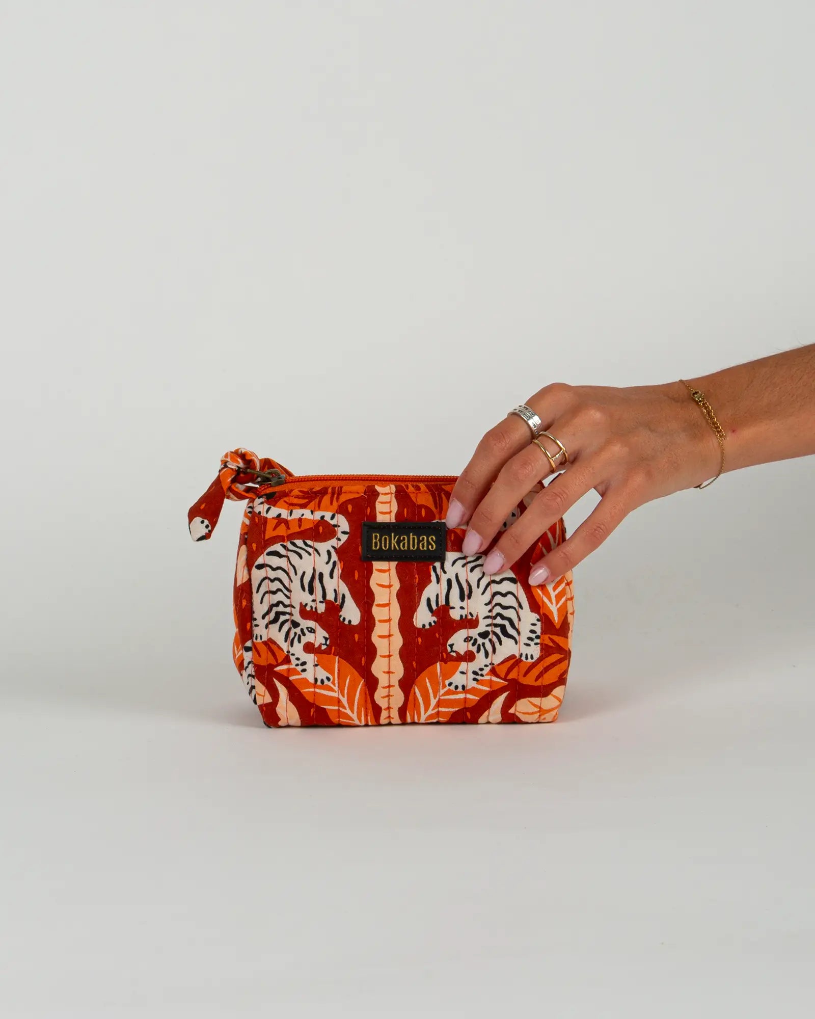 Trousse de toilette matelassée en coton Bokabas, imprimé Tropique palmier et guépard orange, vue de face
