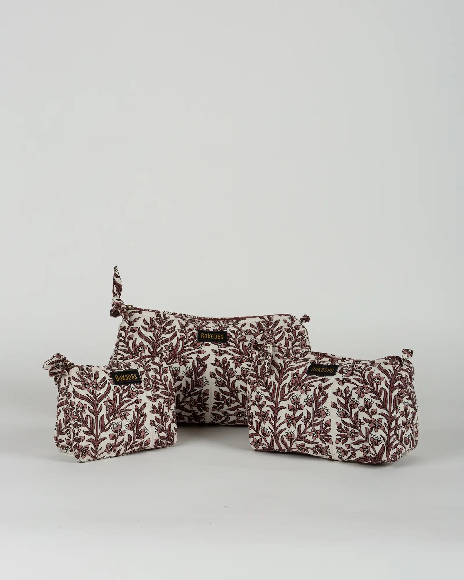 Trousse de toilette matelassée en coton Bokabas, imprimé Vale fleuri marron et blanc, vue de face