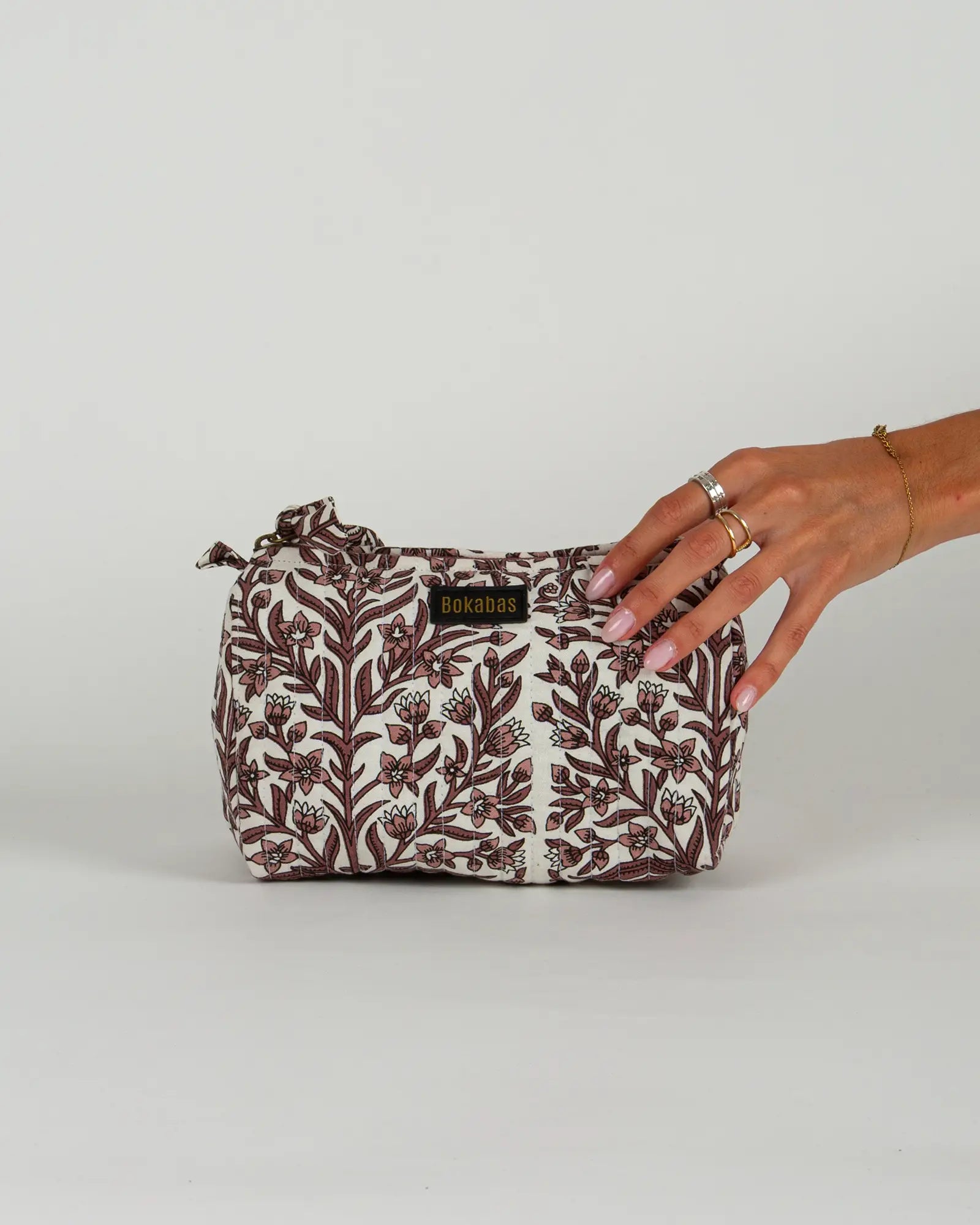 Trousse de toilette matelassée en coton Bokabas, imprimé Vale fleuri marron et blanc, vue de face