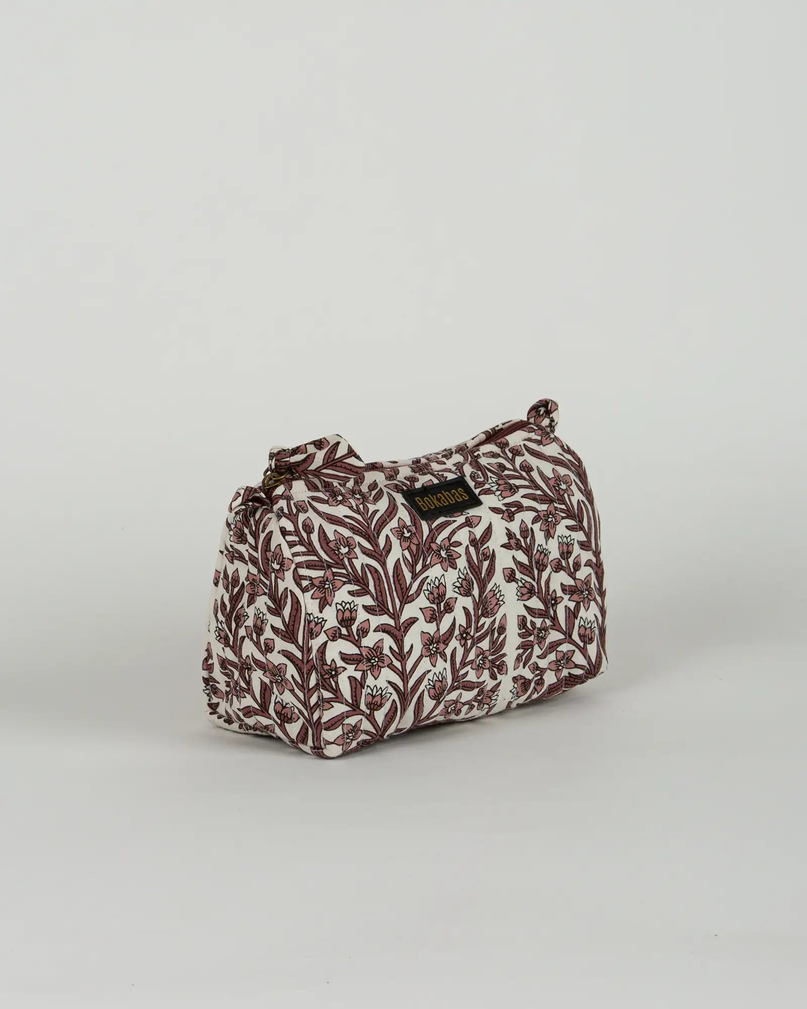 Trousse de toilette matelassée en coton Bokabas, imprimé Vale fleuri marron et blanc, vue de trois-quarts